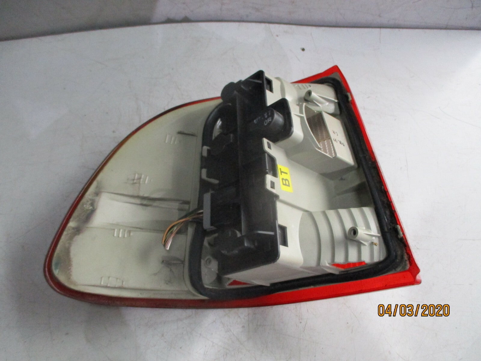 VAUXHALL ASTRA MK3 SALOON 1998 OSR DRIVER SIDE REAR BRAKE TAIL LIGHT UNIT 5006