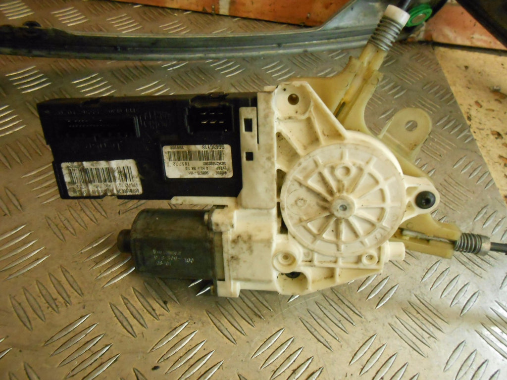 RENAULT LAGUNA 1.9 DCI MK2 LEFT HAND FRONT ELECTRIC WINDOW SWITCH 807010002R