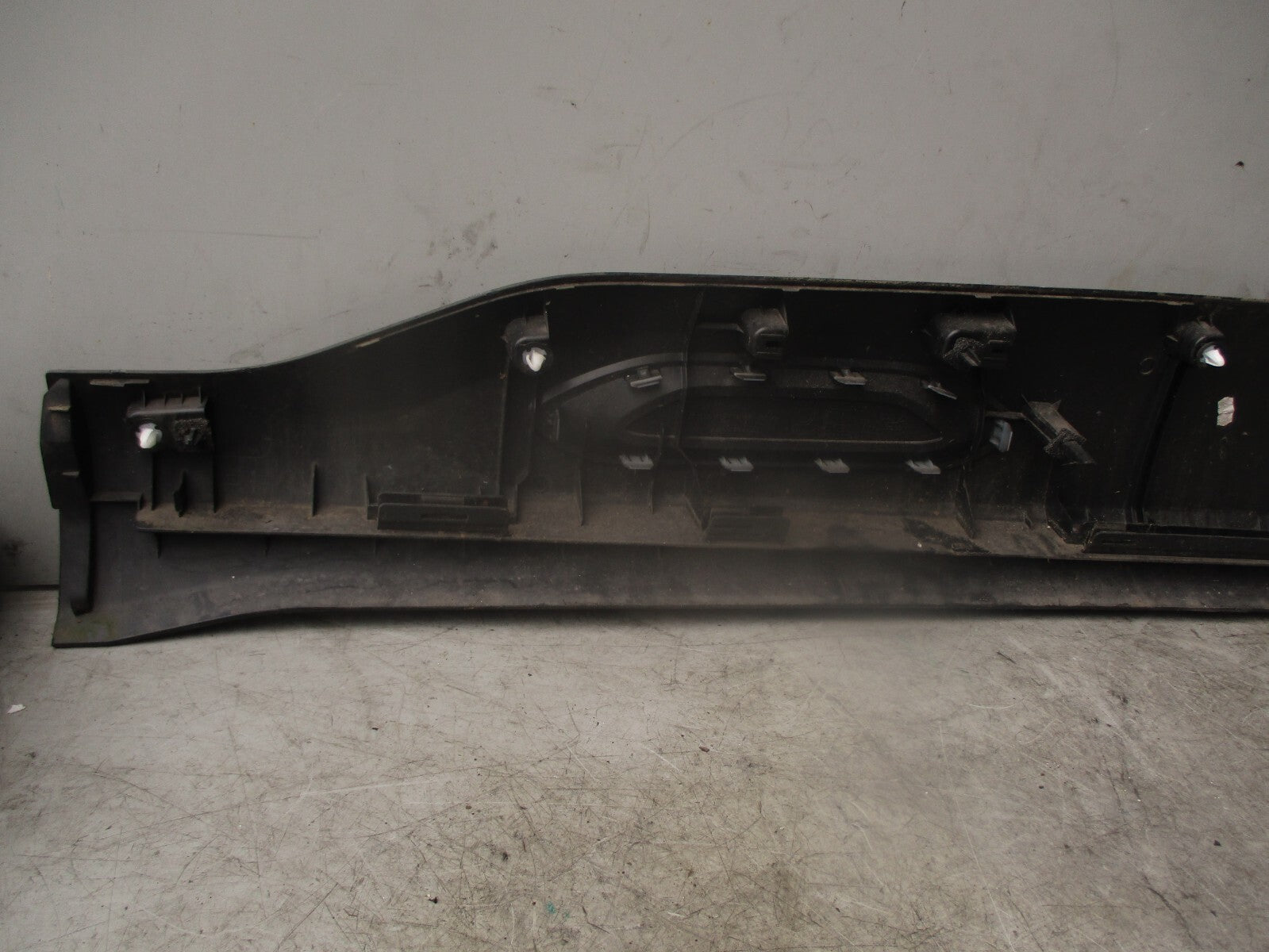 2018 KIA STONIC OSF DRIVER SIDE FRONT RIGHT DOOR MOULDING TRIM 9830659180