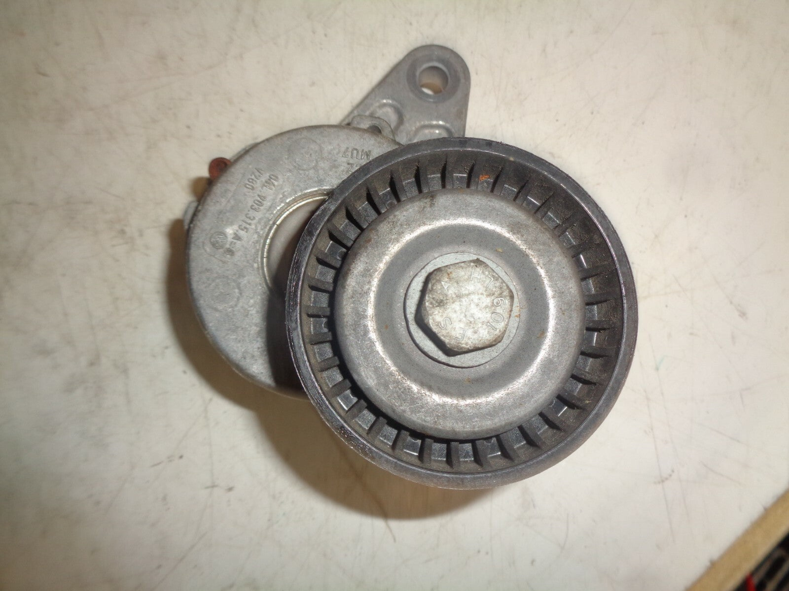 AUDI A5 2017 8W6 AUXILIARY BELT TENSIONER ROLL PULLEY 04L903315A