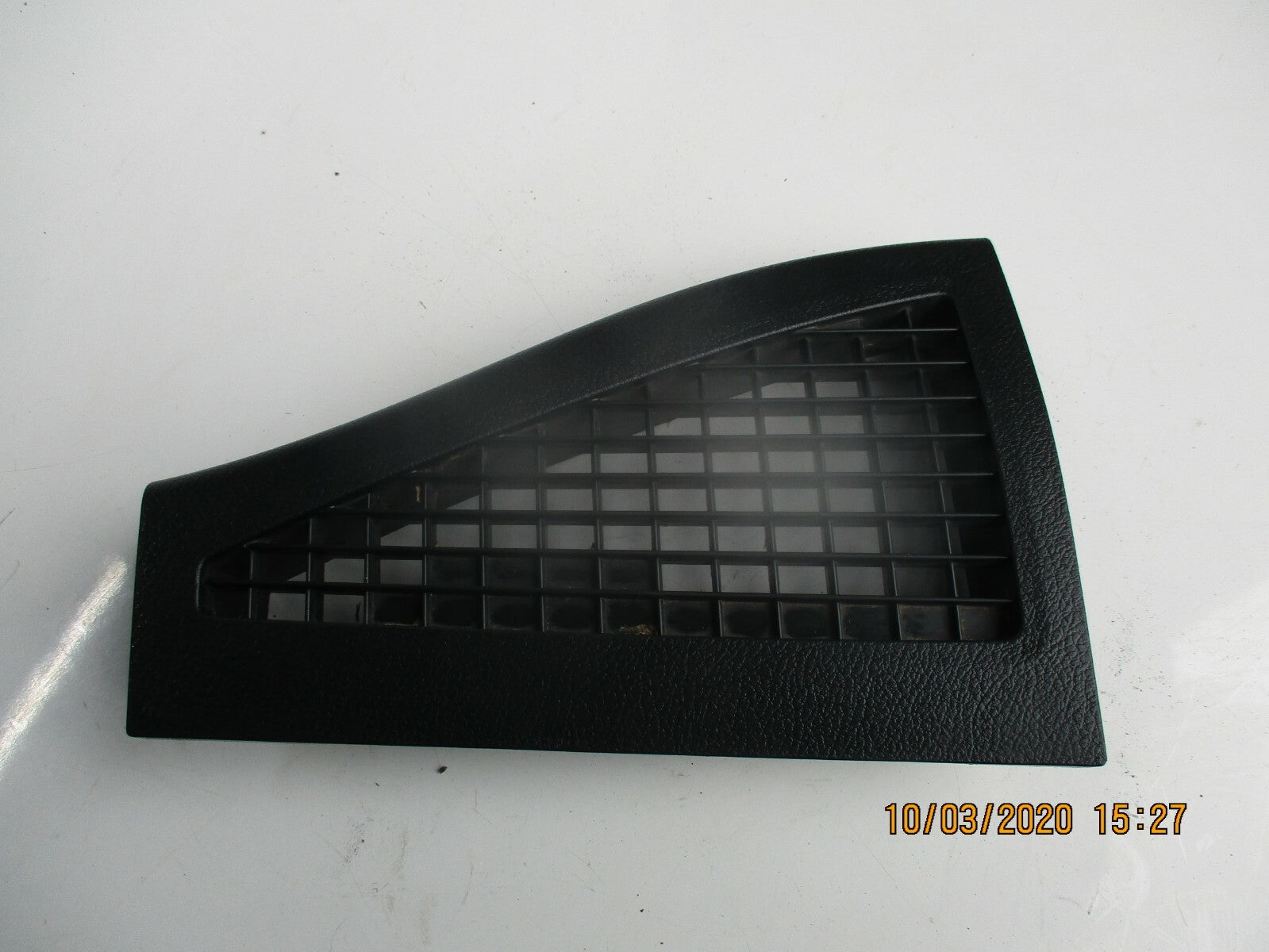 LEXUS CT 200h 2015 REAR PLASTIC VENT GRILL SIDE SEAT COVER TRIM 64712-76010