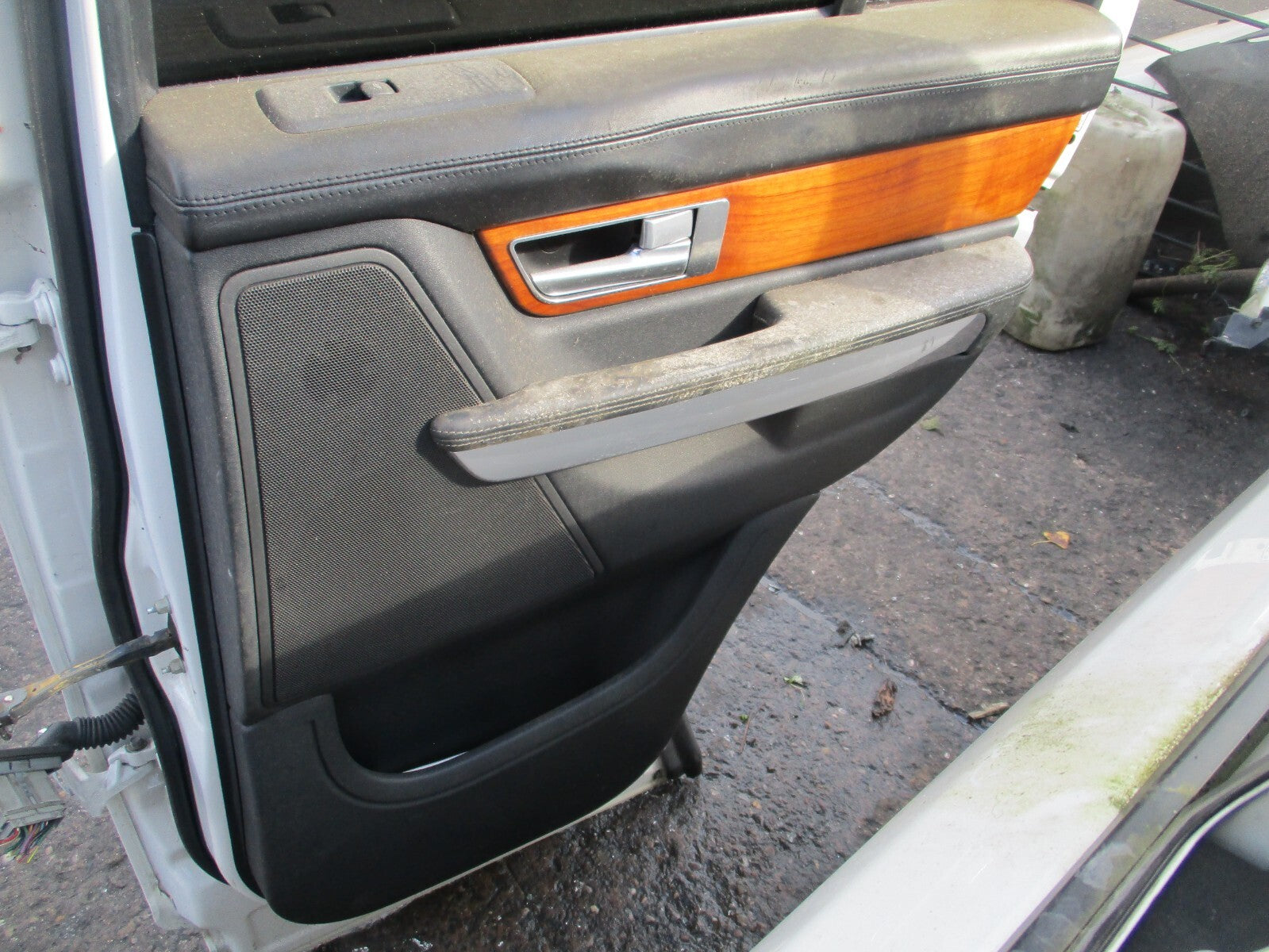 2009 RANGE ROVER SPORT l320 OSR DRIVER SIDE REAR DOOR ALASKA WHITE LRC 909