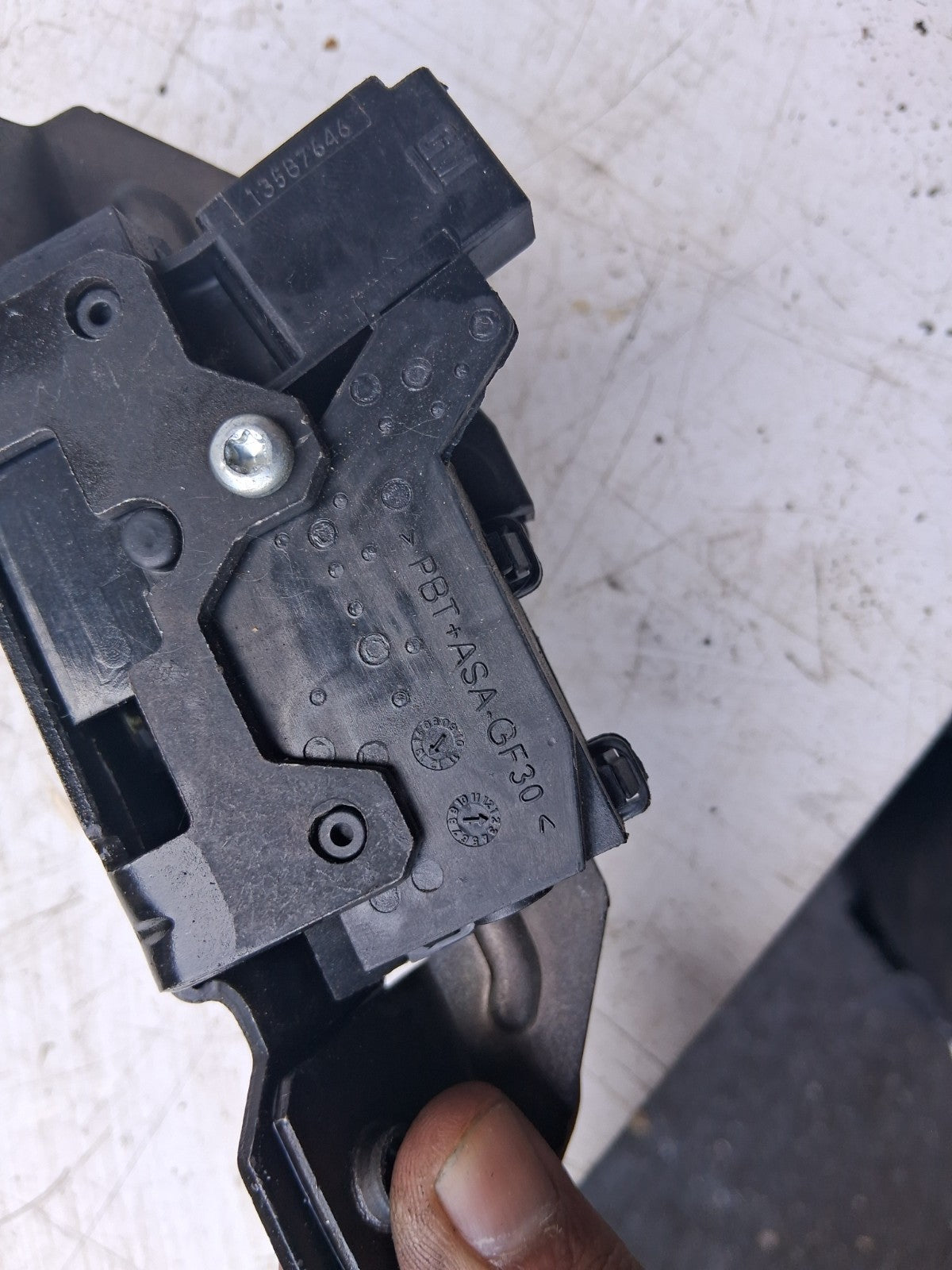 2013 VAUXHALL ASTRA J REAR TAILGATE BOOTLID BOOT LOCK MECHANISM