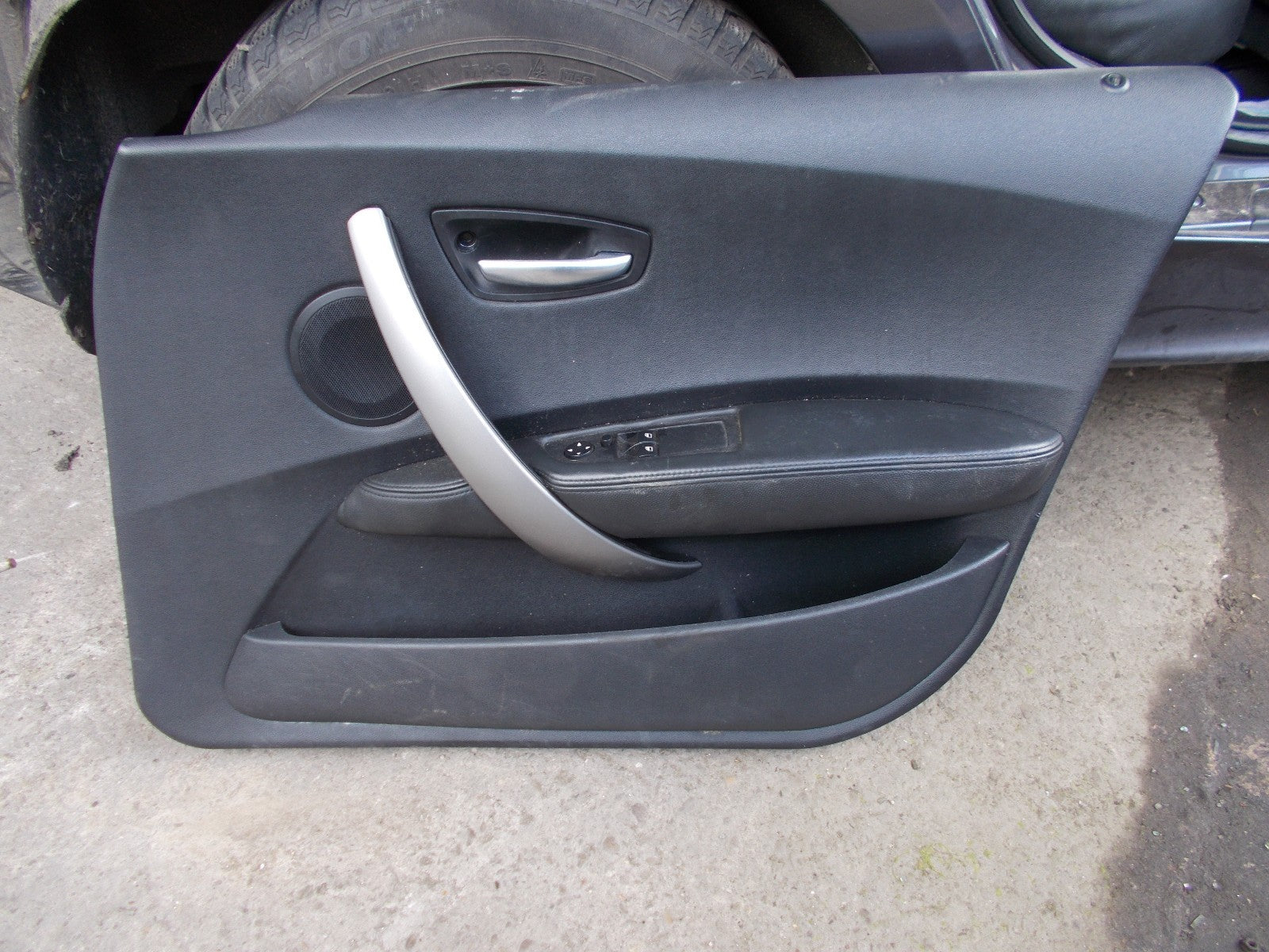 BMW 1 SERIES E87 2004 OSF DRIVER SIDE FRONT DOOR CARD LEATHER