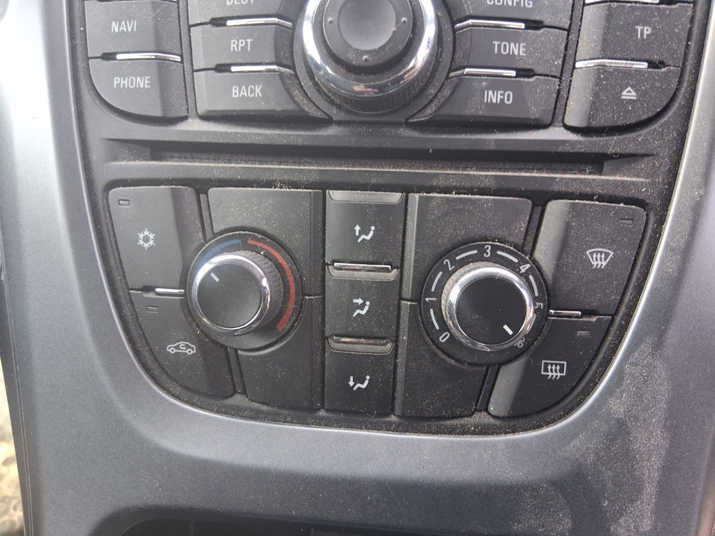 2013 VAUXHALL ASTRA J ESTATE RADIO STEREO WITH AC HEATER CONTROL SWITCH PANEL
