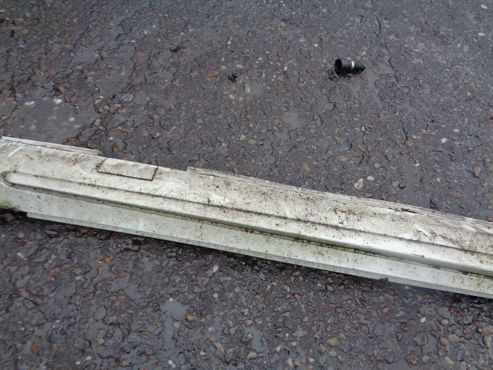 MERCEDES A CLASS A180 2017 5 DOOR OS DRIVER SIDE SKIRT PLASTIC TRIM WHITE DAMAGE