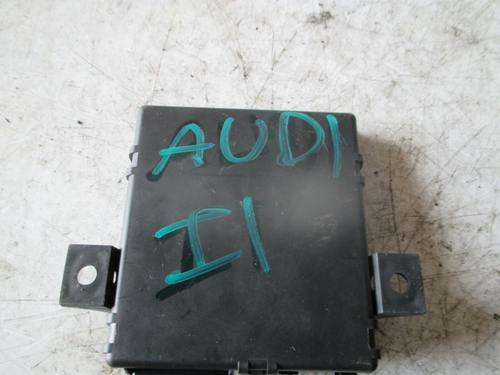 AUDI A1 2015 8X OS DRIVER SIDE CONTROL UNIT GATEWAY ECU 8U09070468