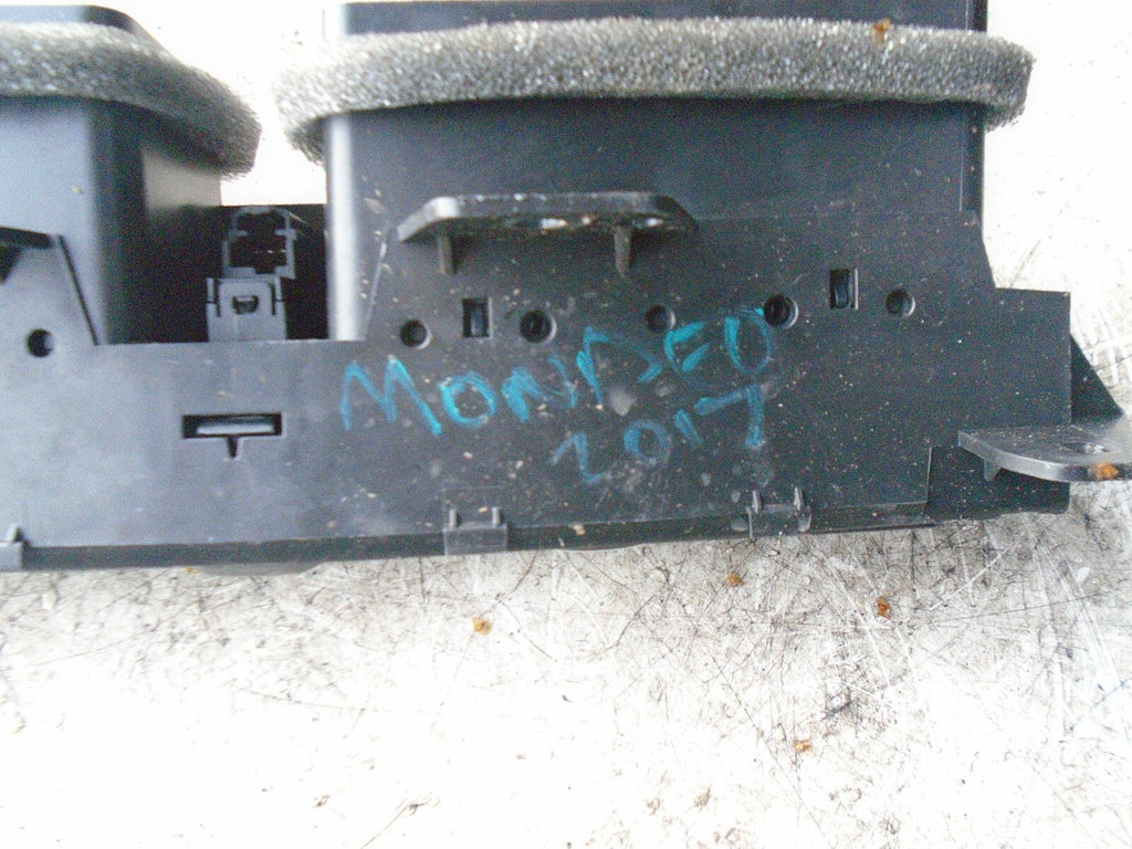 FORD MONDEO 2017 MK5 FRONT CENTRE MIDDLE DASHBOARD AIR VENTS DS7319K617