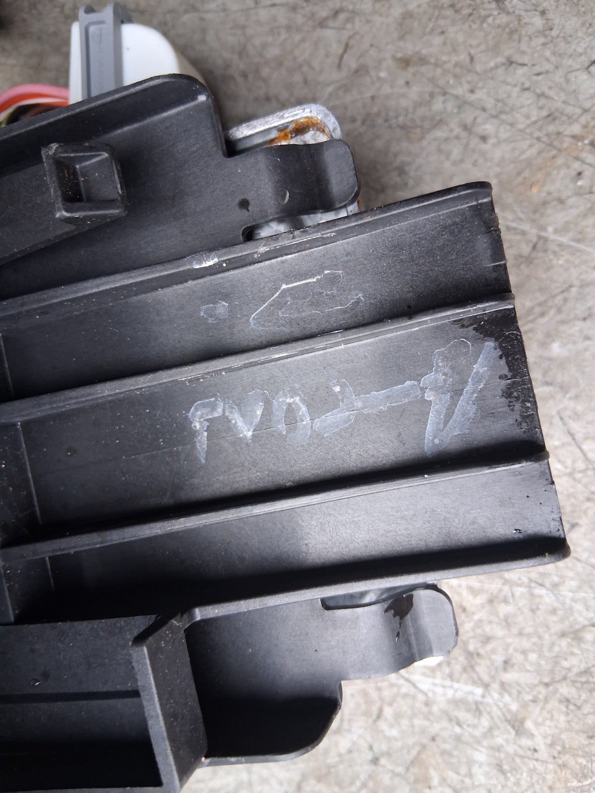 2021 MERCEDES A CLASS V177 UNDER BODY BRACKET WITH MODULE A2475452901