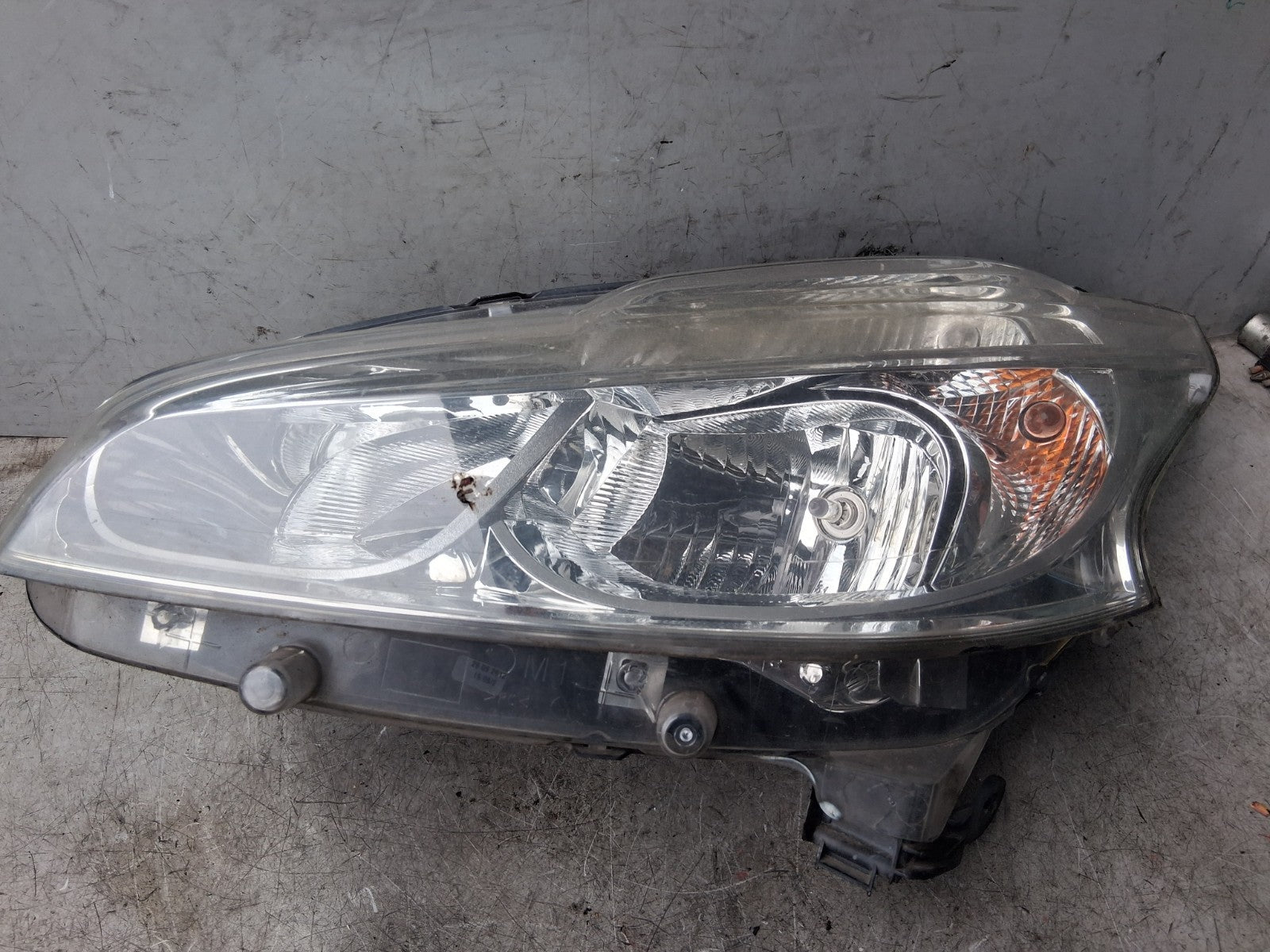2012 PEUGEOT 208 NSF PASSENGER SIDE FRONT LEFT HEADLIGHT 9802221980