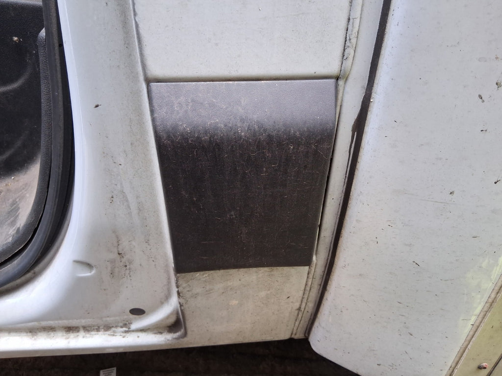 2024 RENAULT MASTER MK3 NSF PASSENGER SIDE B PILLER TRIM MOULDING