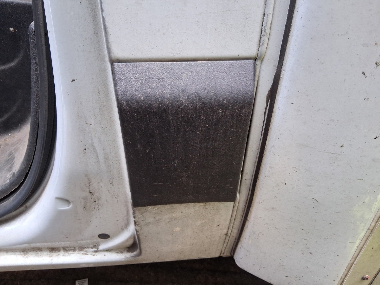 2024 RENAULT MASTER MK3 NSF PASSENGER SIDE B PILLER TRIM MOULDING
