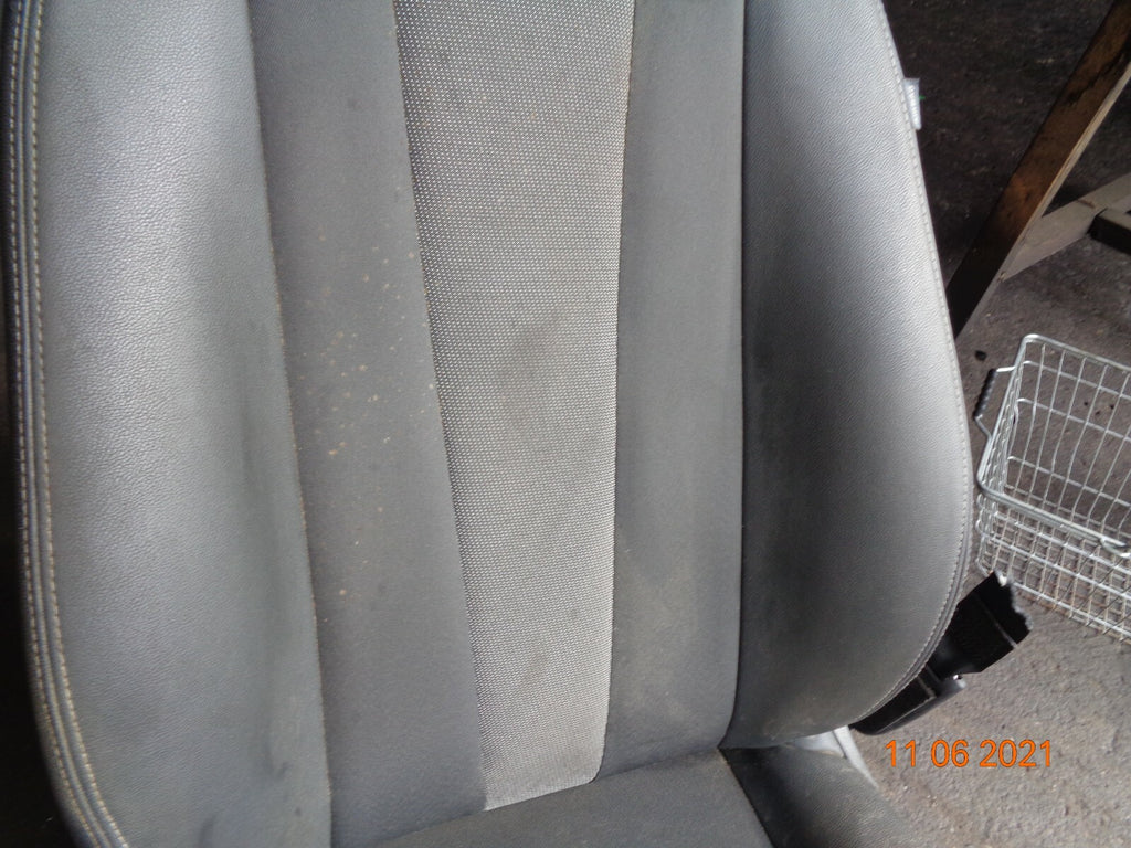 RENAULT MEGANE MK3 2014 NSF PASSENGER SIDE FRONT HALF LEATHER SEAT ASSEMBLY