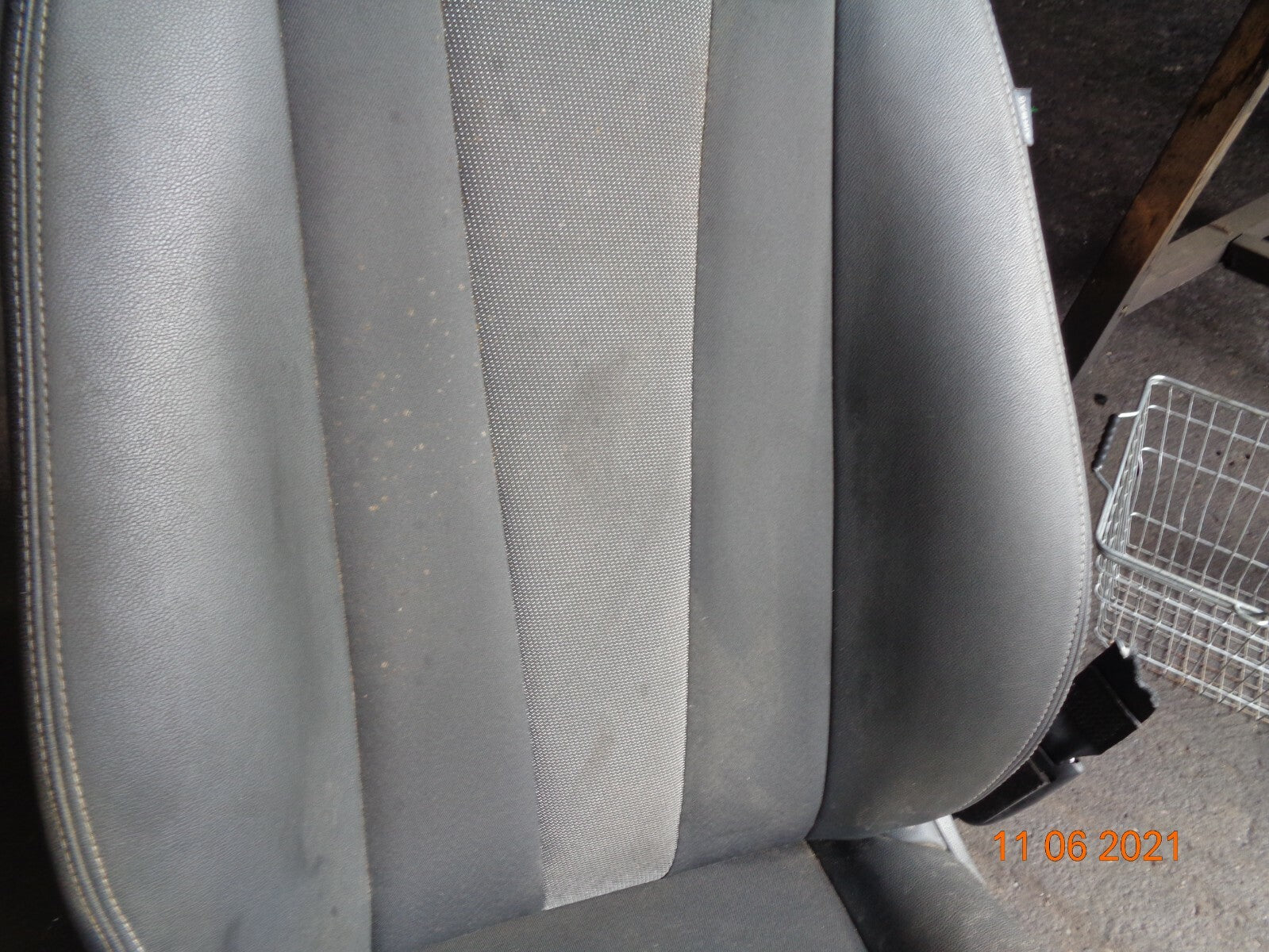 RENAULT MEGANE MK3 2014 NSF PASSENGER SIDE FRONT HALF LEATHER SEAT ASSEMBLY