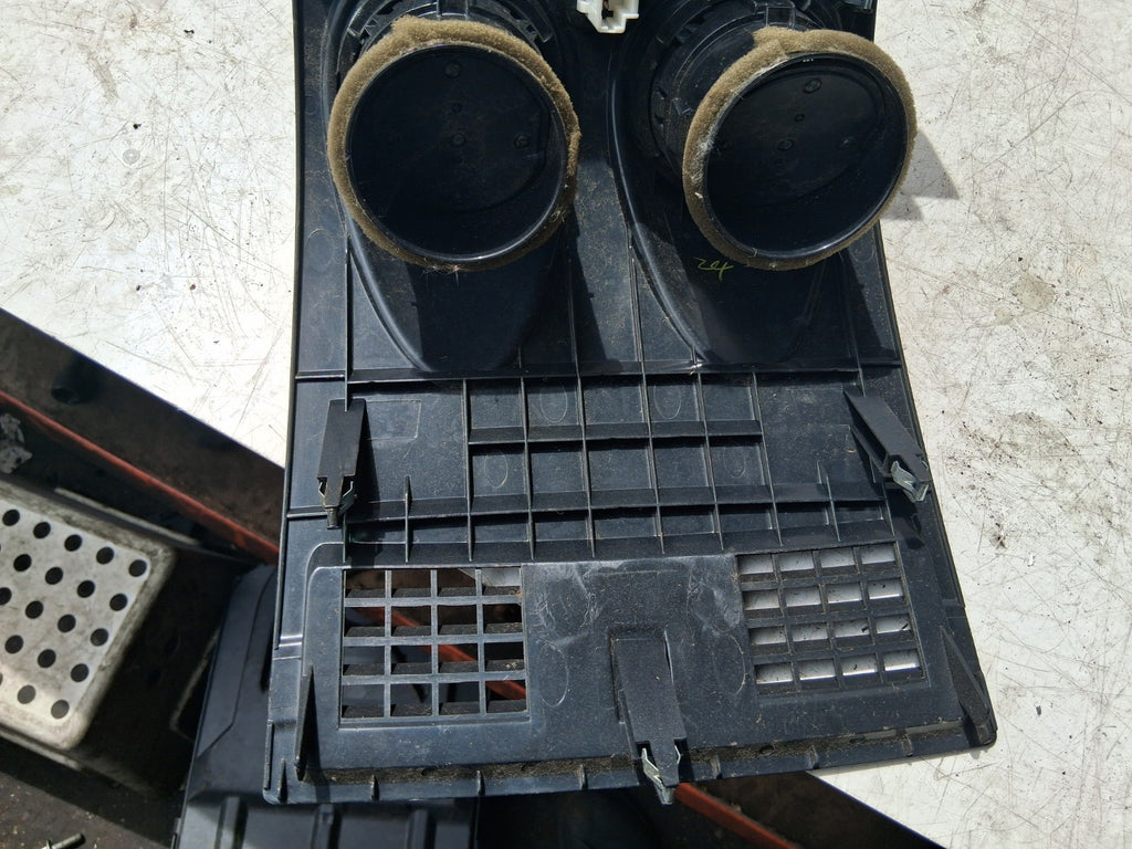 2013 NISSAN QASHQAI J10 FRONT BOTH AIR VENTS & HAZARD SWITCH TRIM P10381A77100
