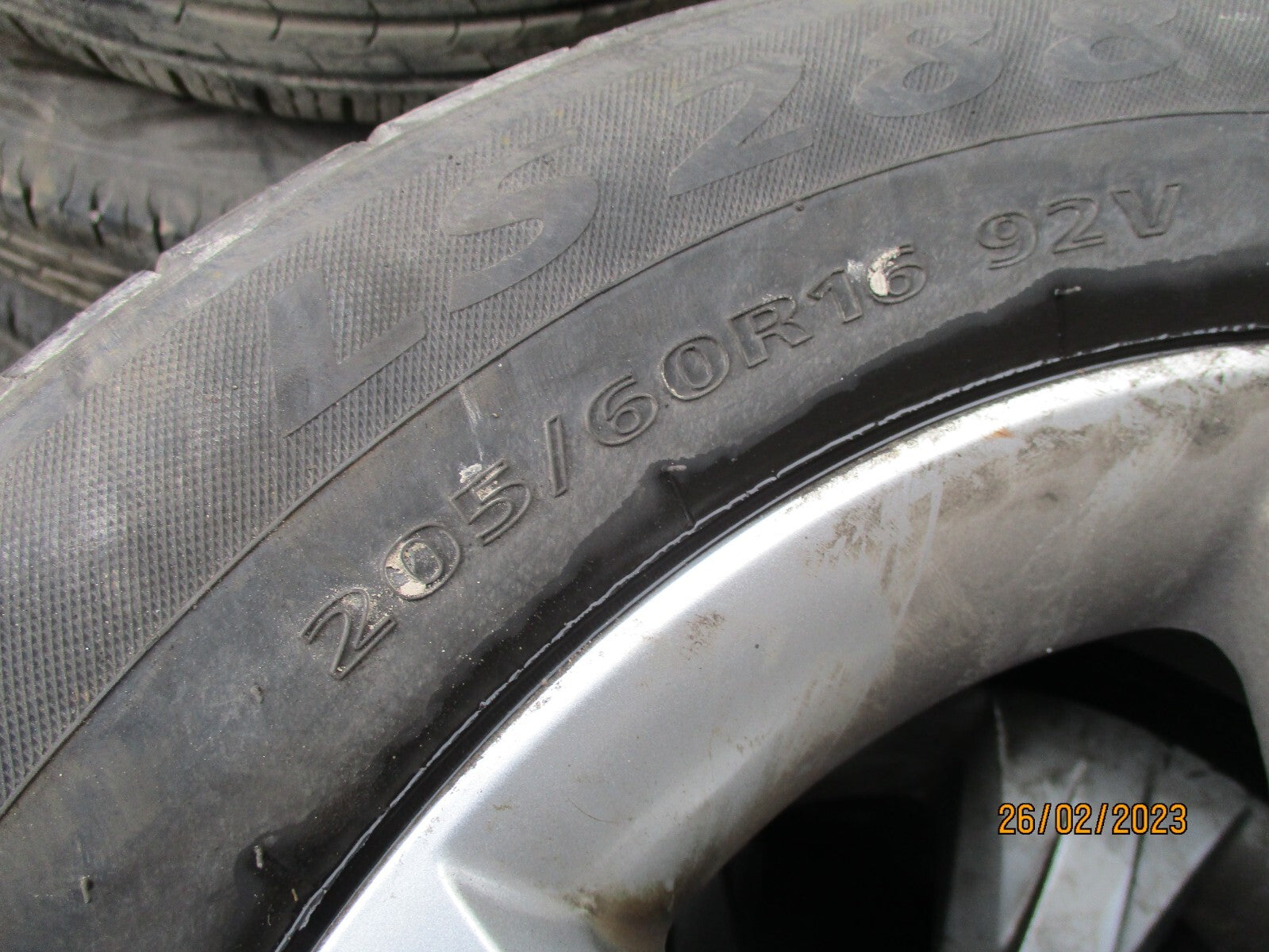 HYUNDAI I40 2012 16 INCH ALLOY WHEEL WITH TYRE 205/60R16 REF 2