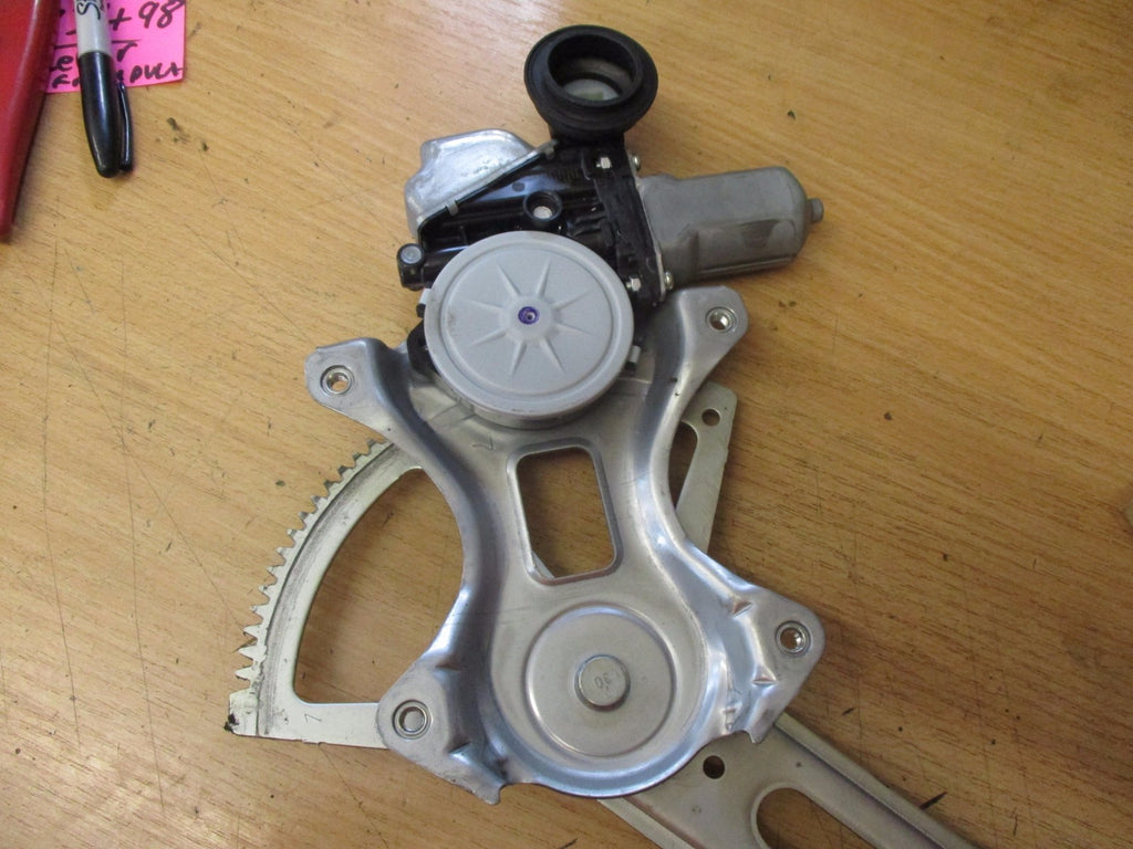 TOYOTA URBAN CRUISER 2011 OSF DRIVER FRONT WINDOW REGULATOR MOTOR 85710-30400