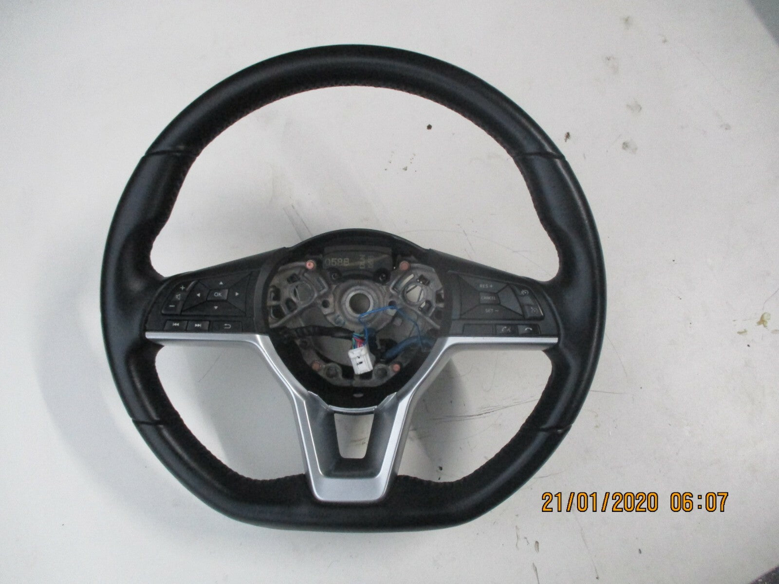 NISSAN QASHQAI 2018 LEATHER MULTI FUNCTION FLAT BOTTOM STEERING WHEEL 34257522B