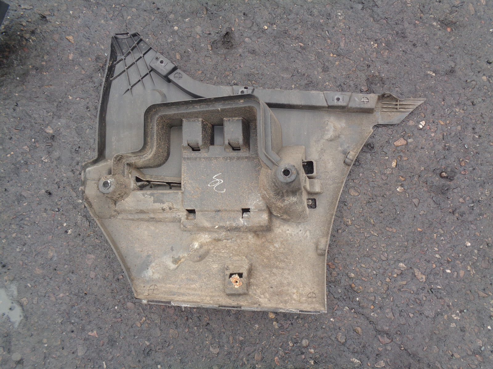BMW 5 SERIES F10 2012 NSR PASSENGER SIDE REAR BUMPER MOUNTING BRACKET 7184767