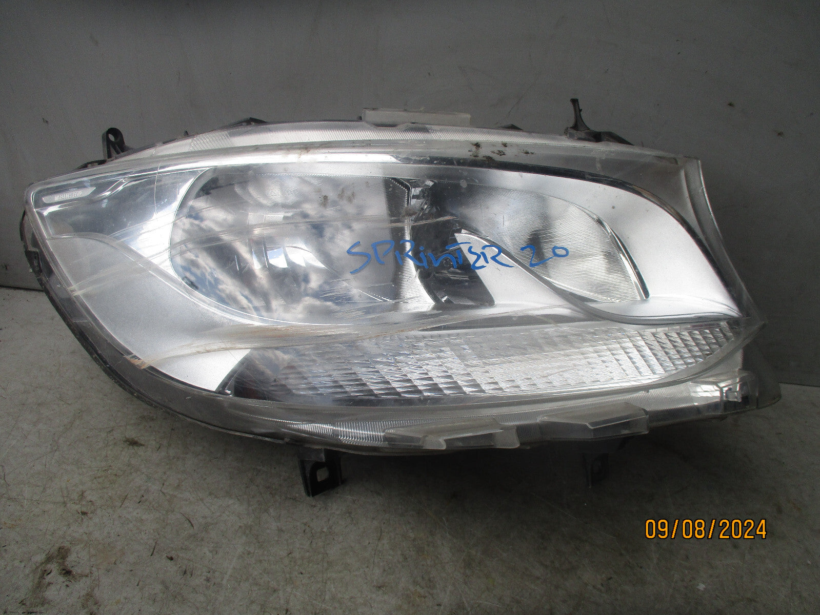 2020 MERCEDES BENZ SPRINTER W907 OSF DRIVER SIDE FRONT HEADLIGHT A9109060300