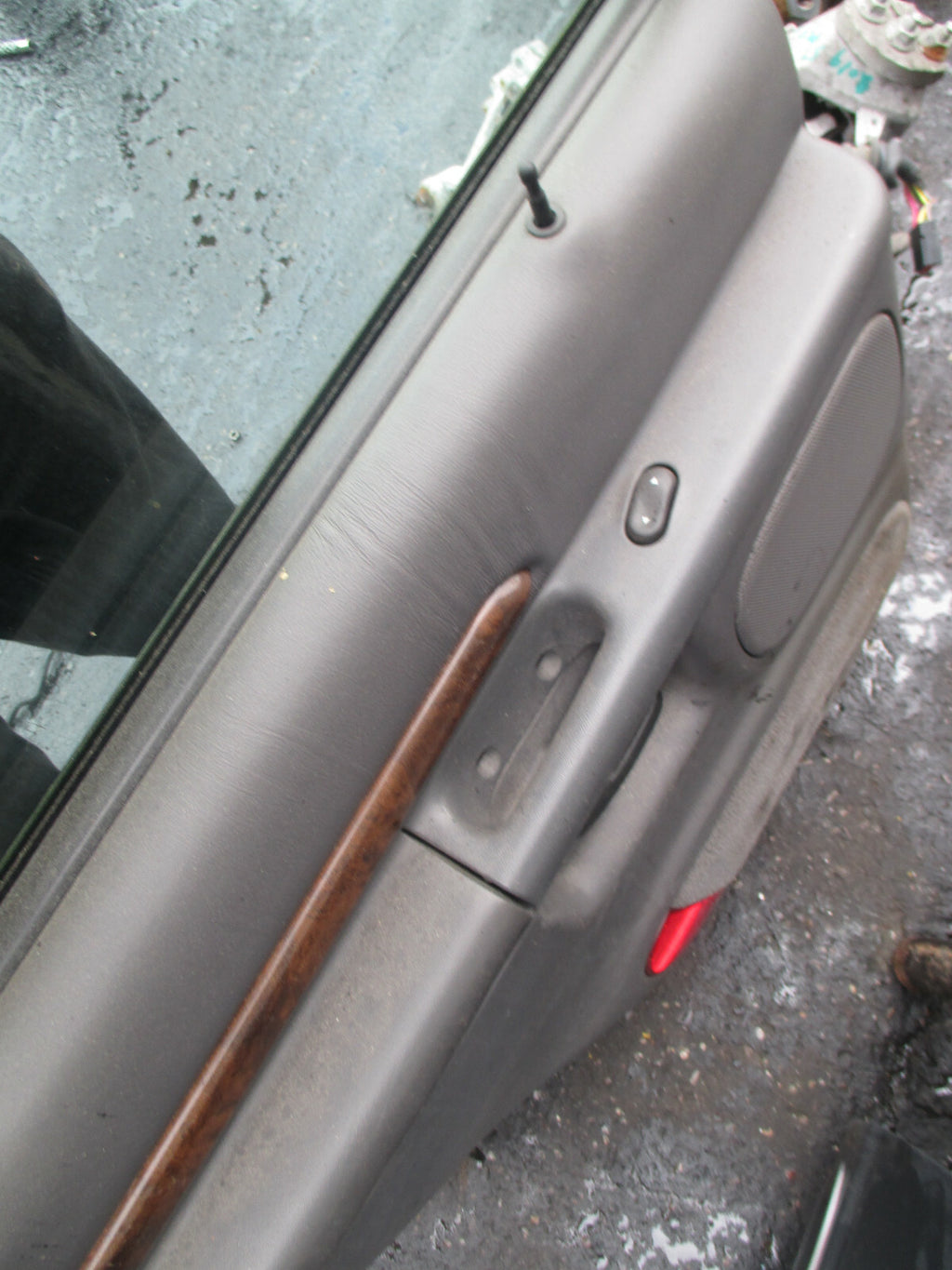 FORD EXPLORER 2000 NSR PASSENGER SIDE REAR COMPLETE DOOR PLATINUM METALLIC