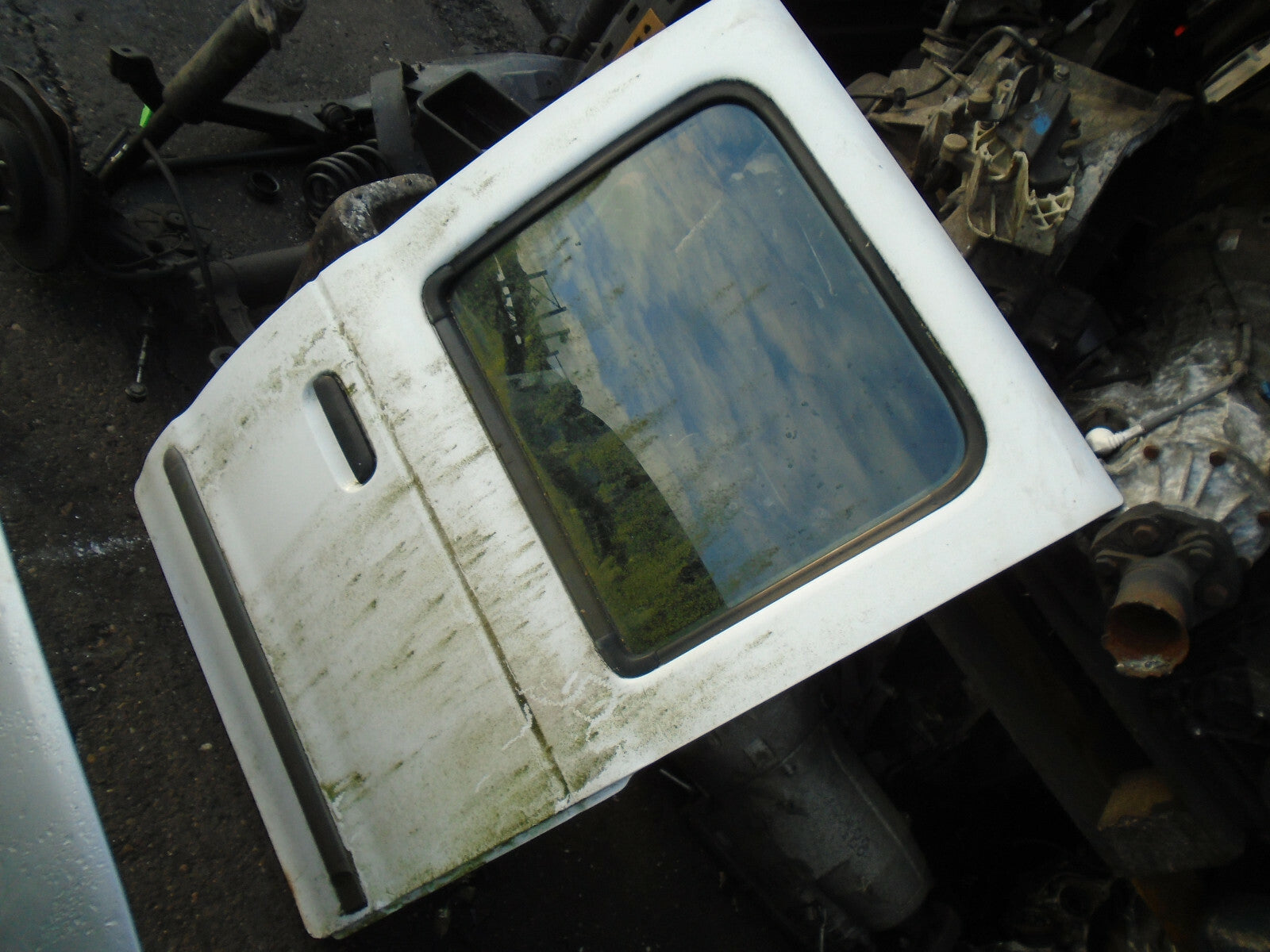 FORD RANGER 2002 OSR DRIVER SIDE REAR COMPLETE DOOR WHITE