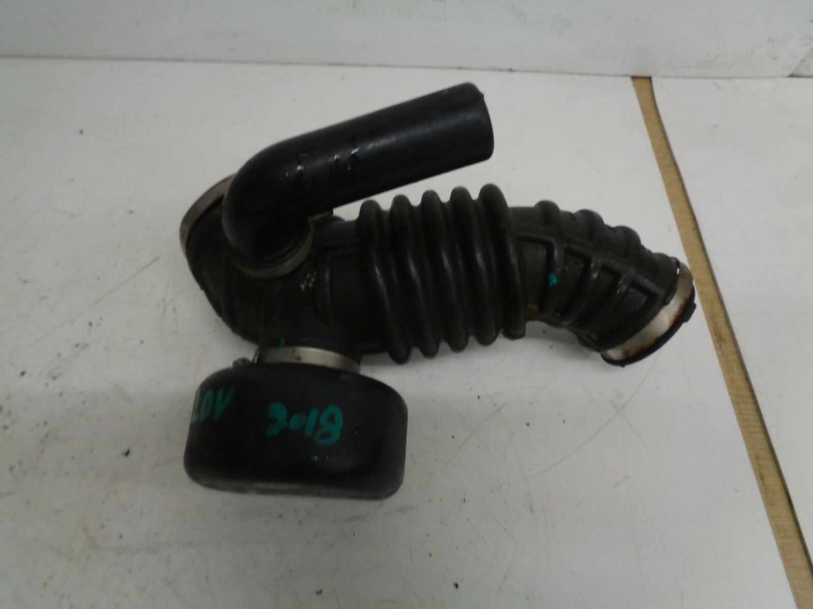 2018 SAIC LDV V80 2.5 CDI AIR TURBO PIPE HOSE