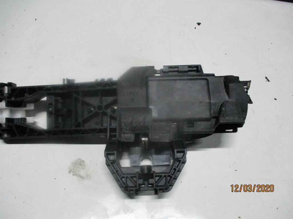 MERCEDES GLA 2014 X156 OSF DRIVER FRONT DOOR HANDLE MOUNT BRACKET A2047602600