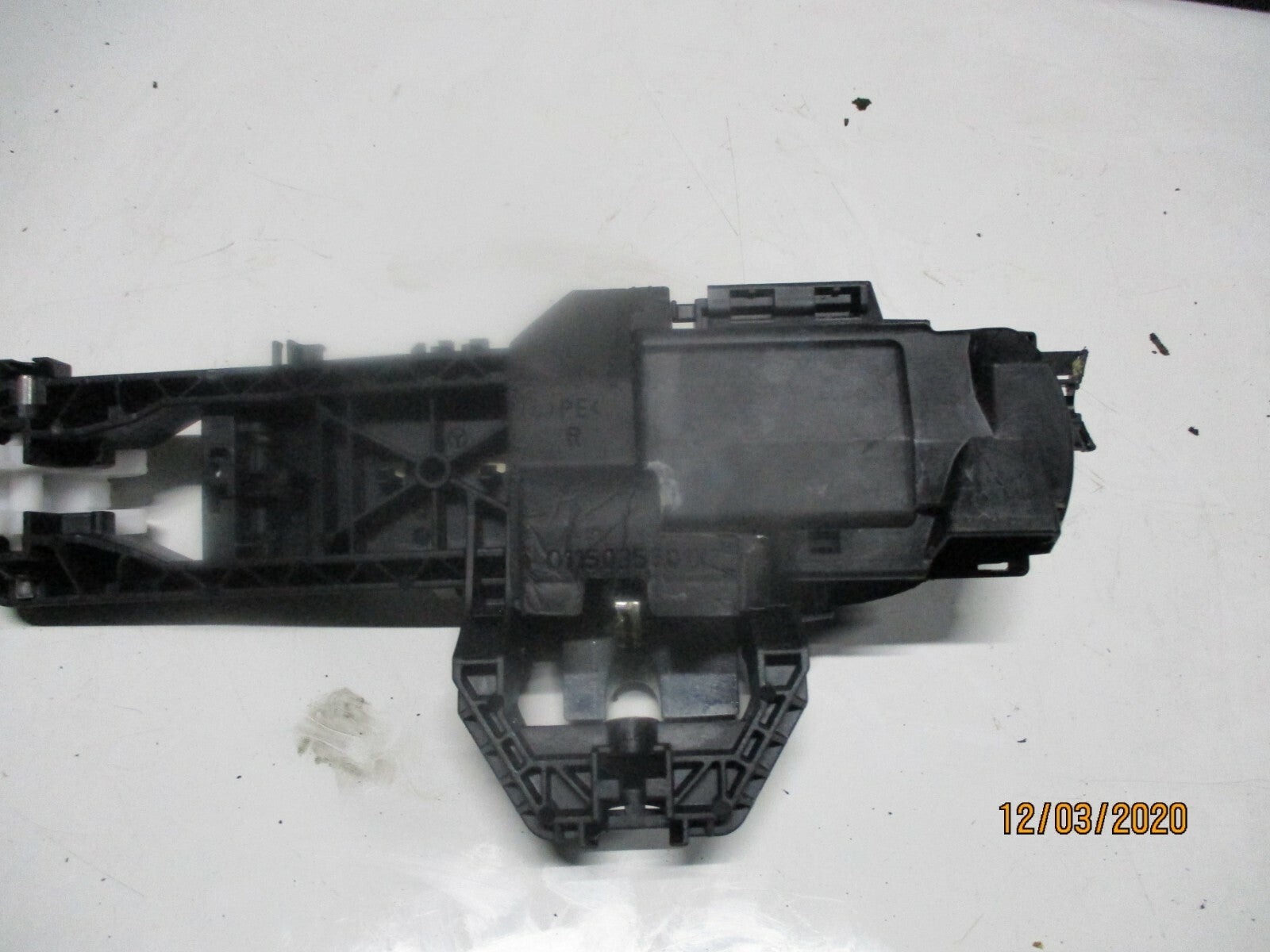 MERCEDES GLA 2014 X156 OSF DRIVER FRONT DOOR HANDLE MOUNT BRACKET A2047602600