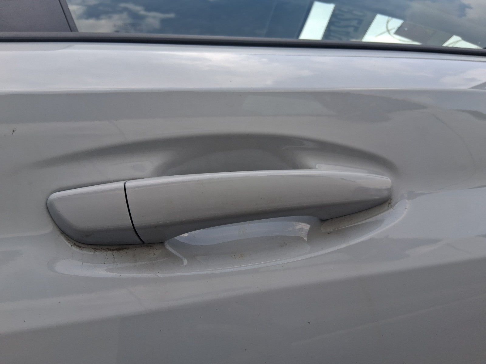 PEUGEOT 208 MK2 2025 OS DRIVER SIDE FRONT EXTERIOR DOOR HANDLE WHITE OKENITE ESU