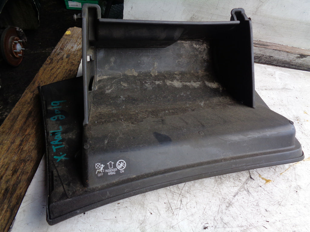 NISSAN X TRAIL MK3 T32 GLOVEBOX STORAGE COMPARTMENT