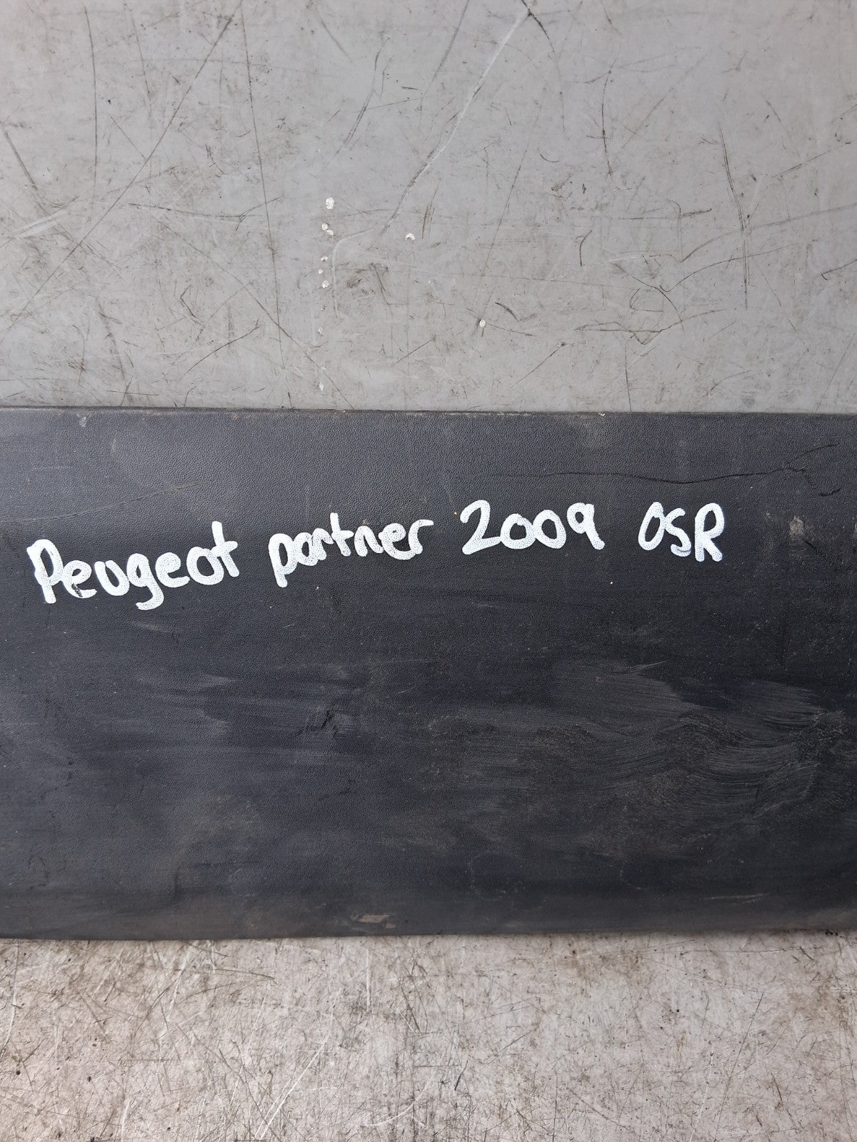 2009 PEUGEOT PARTNER OSR DRIVER SIDE REAR DOOR MOULDING TRIM C0092Y10