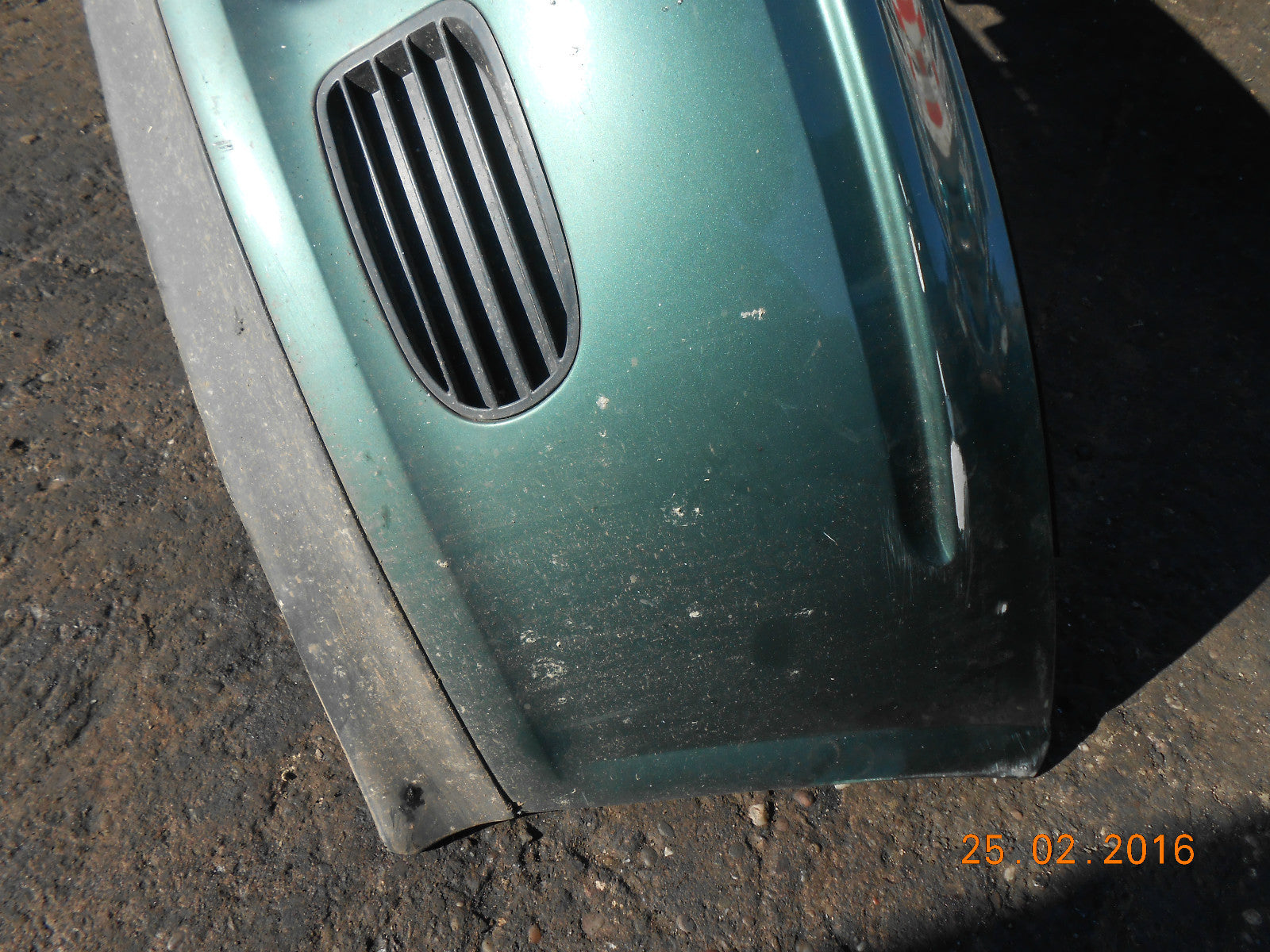 VAUXHALL VECTRA B 2001 FRONT BUMPER WITH GRILL GRILLES IN GREEN
