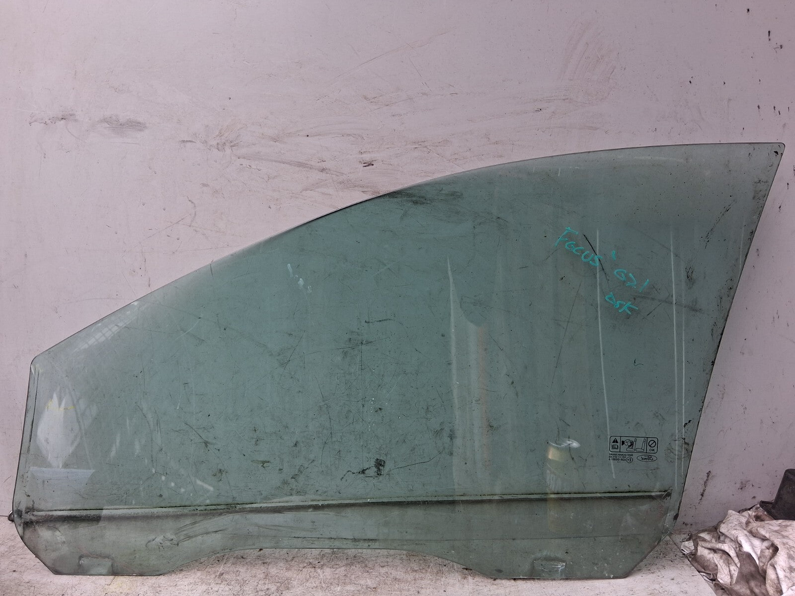 2007 FORD FOCUS MK2 OSF DRIVER SIDE FRONT RIGHT WINDOW GLASS 43R000016