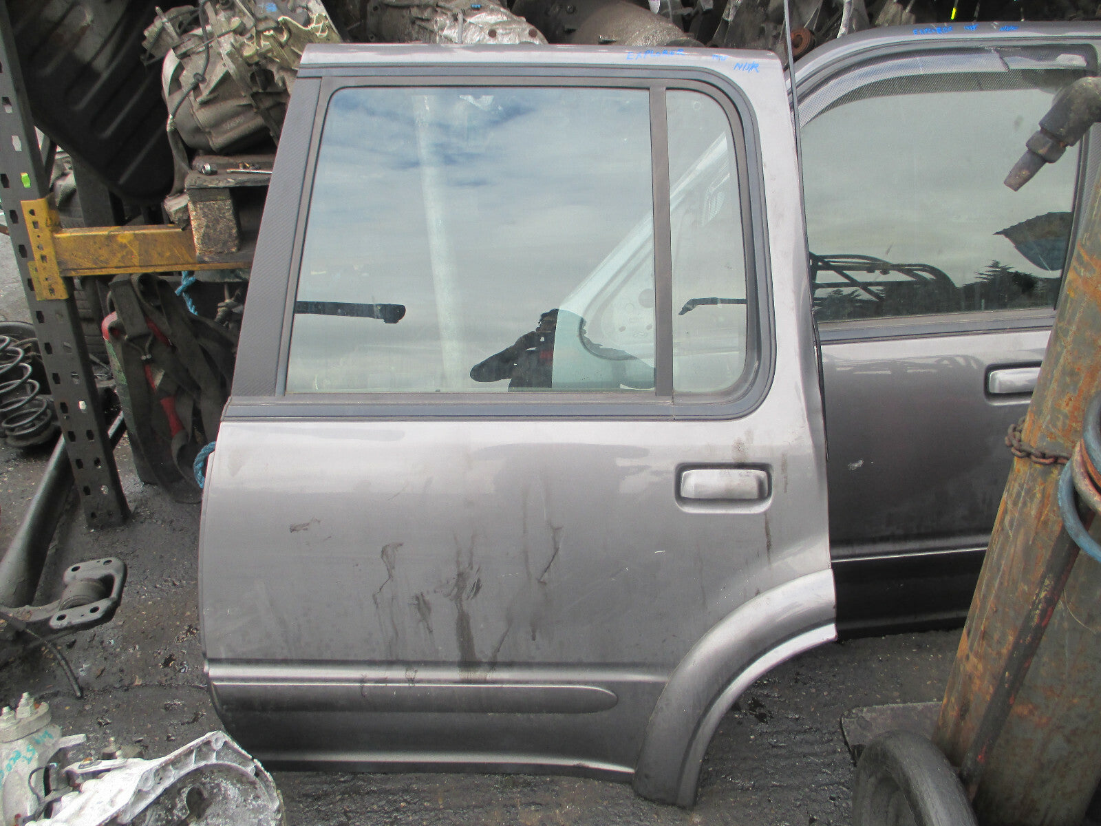FORD EXPLORER 2000 NSR PASSENGER SIDE REAR COMPLETE DOOR PLATINUM METALLIC