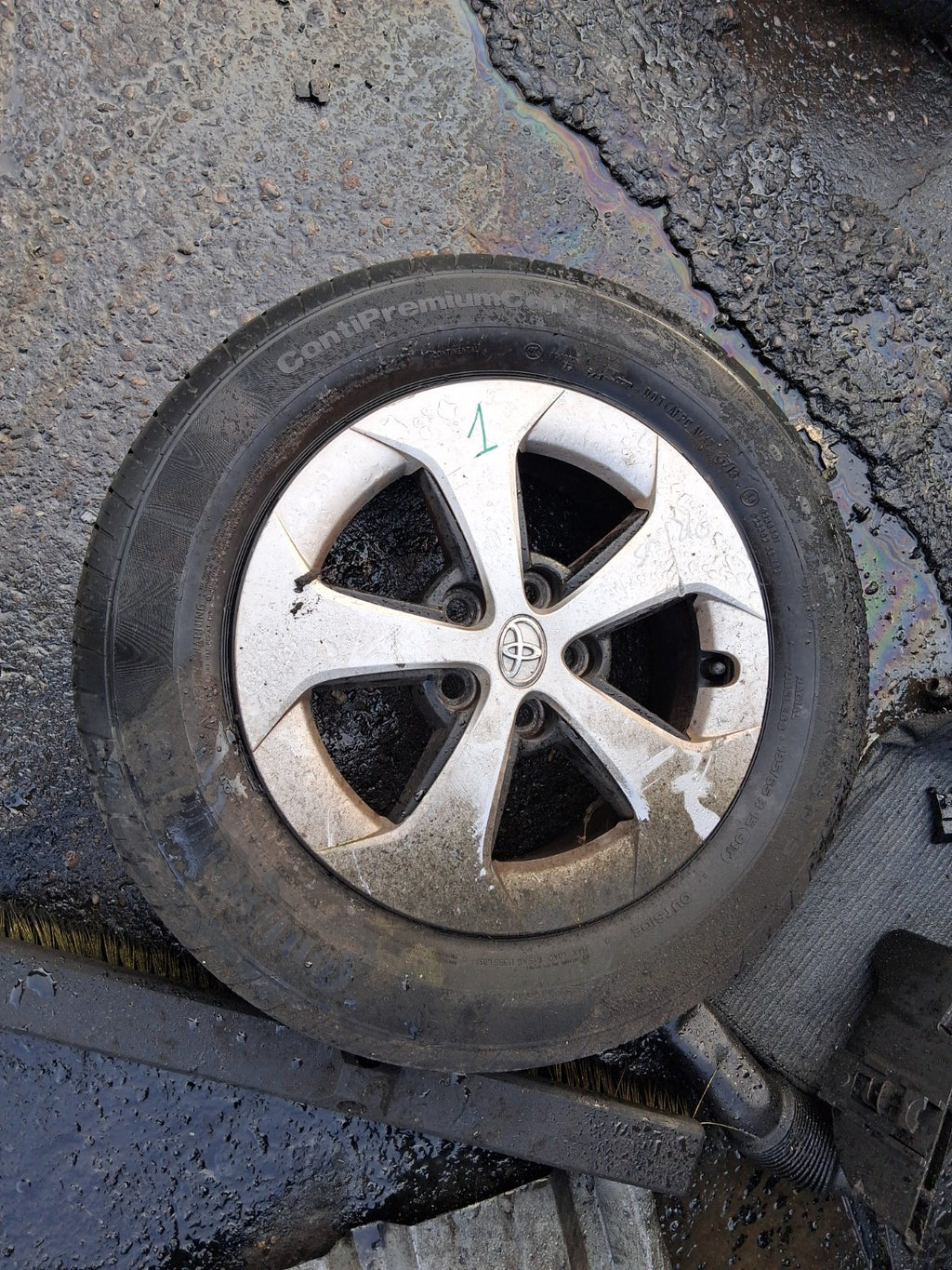 2014 TOYOTA PRIUS MK3 XW30 ALLOY WHEEL WITH TYRE 195/65R15 REF 1