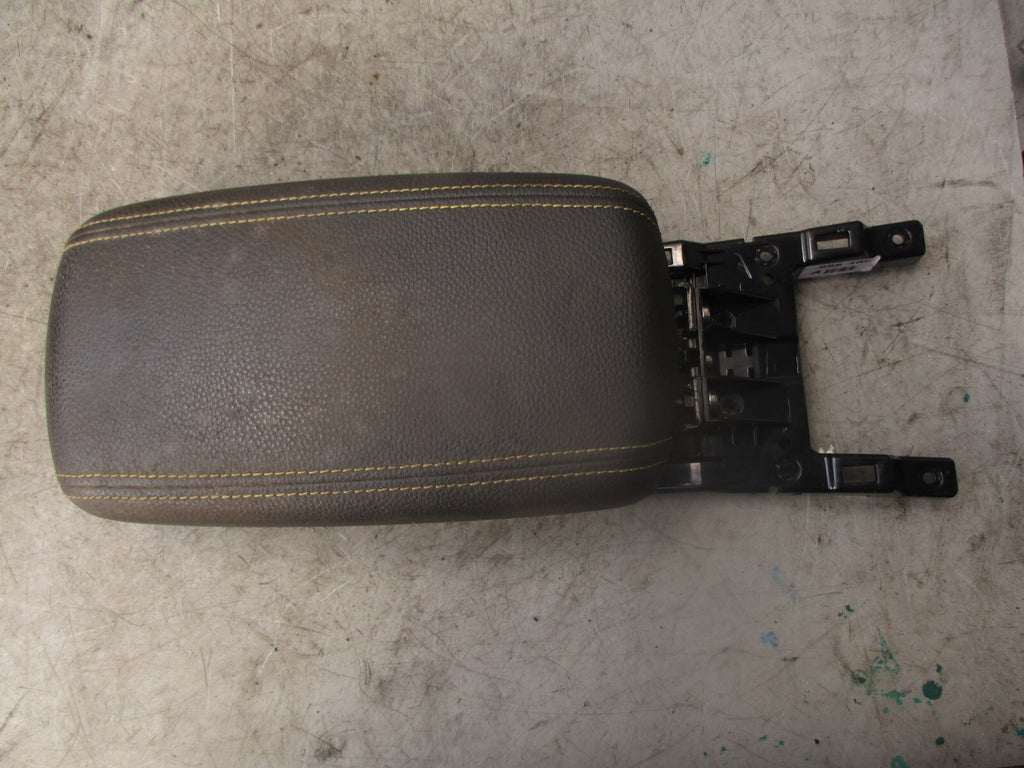 2018 KIA STONIC CENTRE CONSOLE CENTRE SEAT ARMREST YELLOW STITCHING