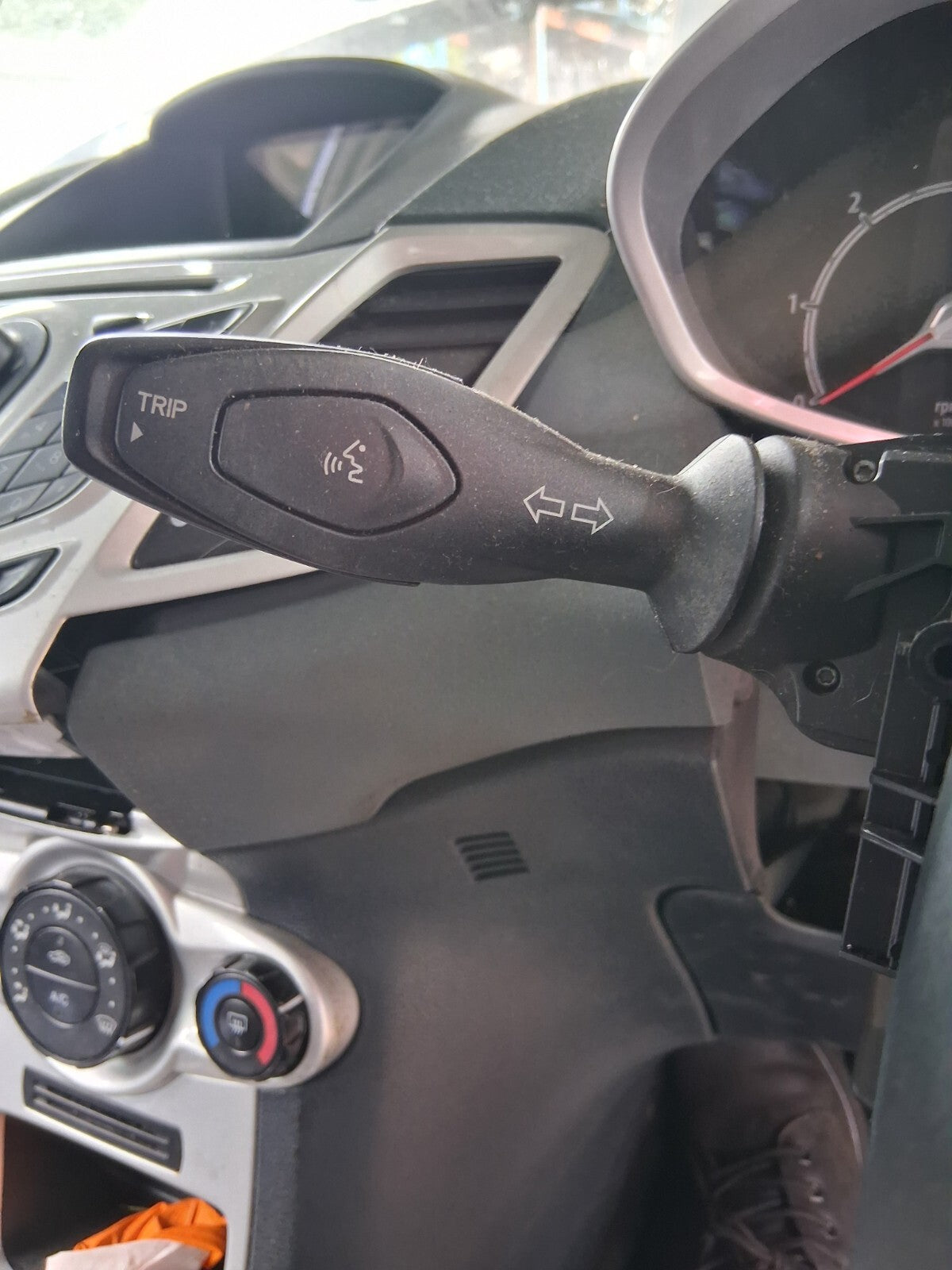 2010 FORD FIESTA MK7 INDICATOR WIPER STALK SWITCH WITH SQUIB
