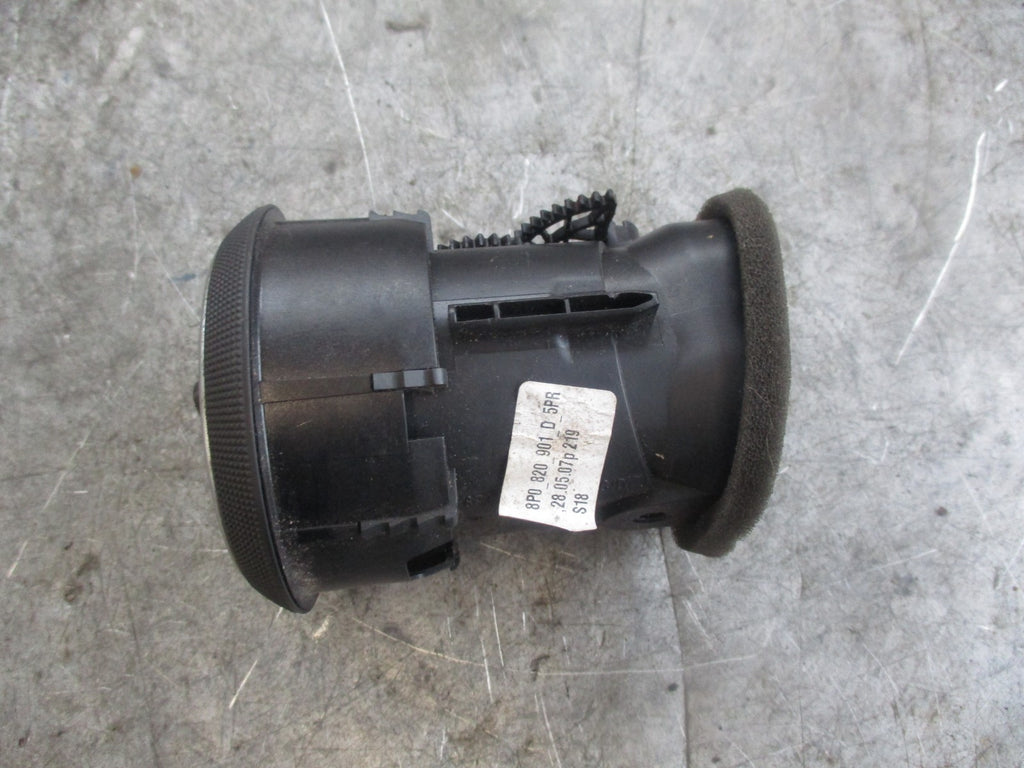 AUDI A3 8P MK2 DASHBOARD AIR VENT 8P0820901