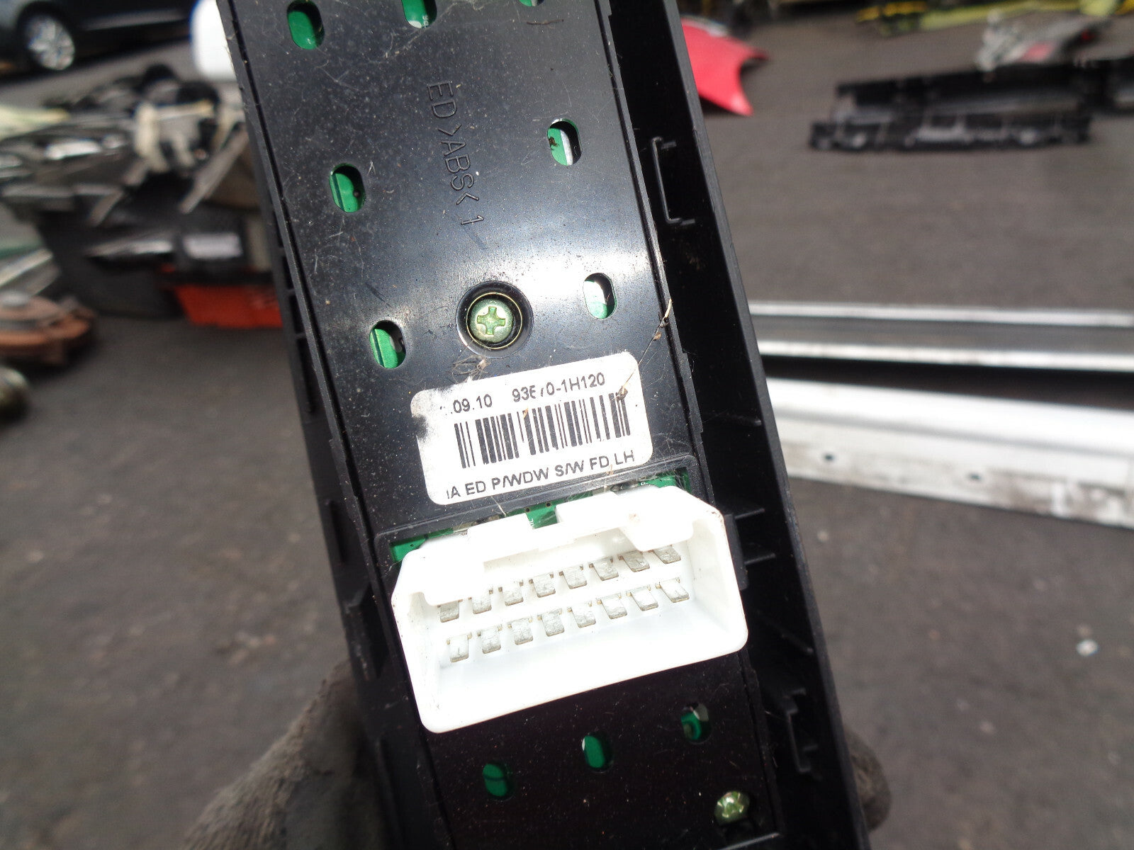 KIA CEED MK1 OSF DRIVER SIDE FRONT DOOR WINDOW SWITCH 935701H120