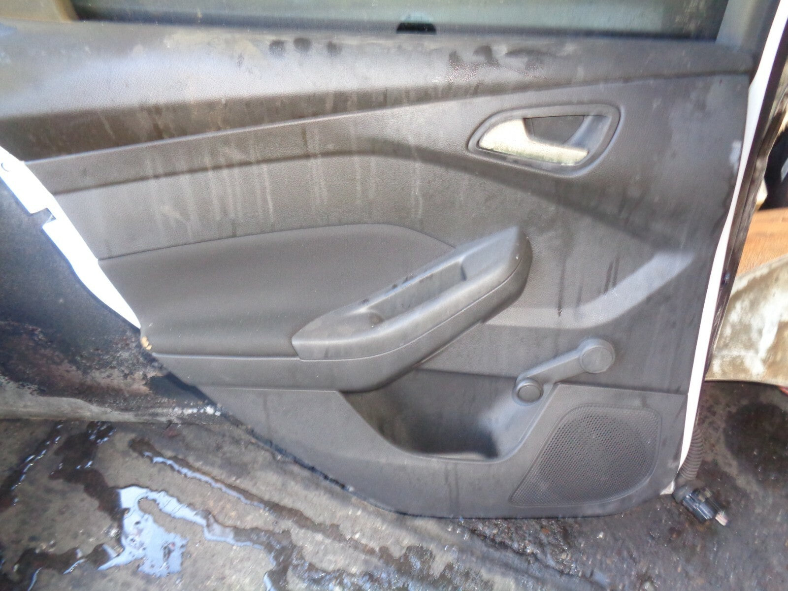 FORD FOCUS  MK3 2017 NSR PASSENGER SIDE REAR DOOR WHITE DAMAGED