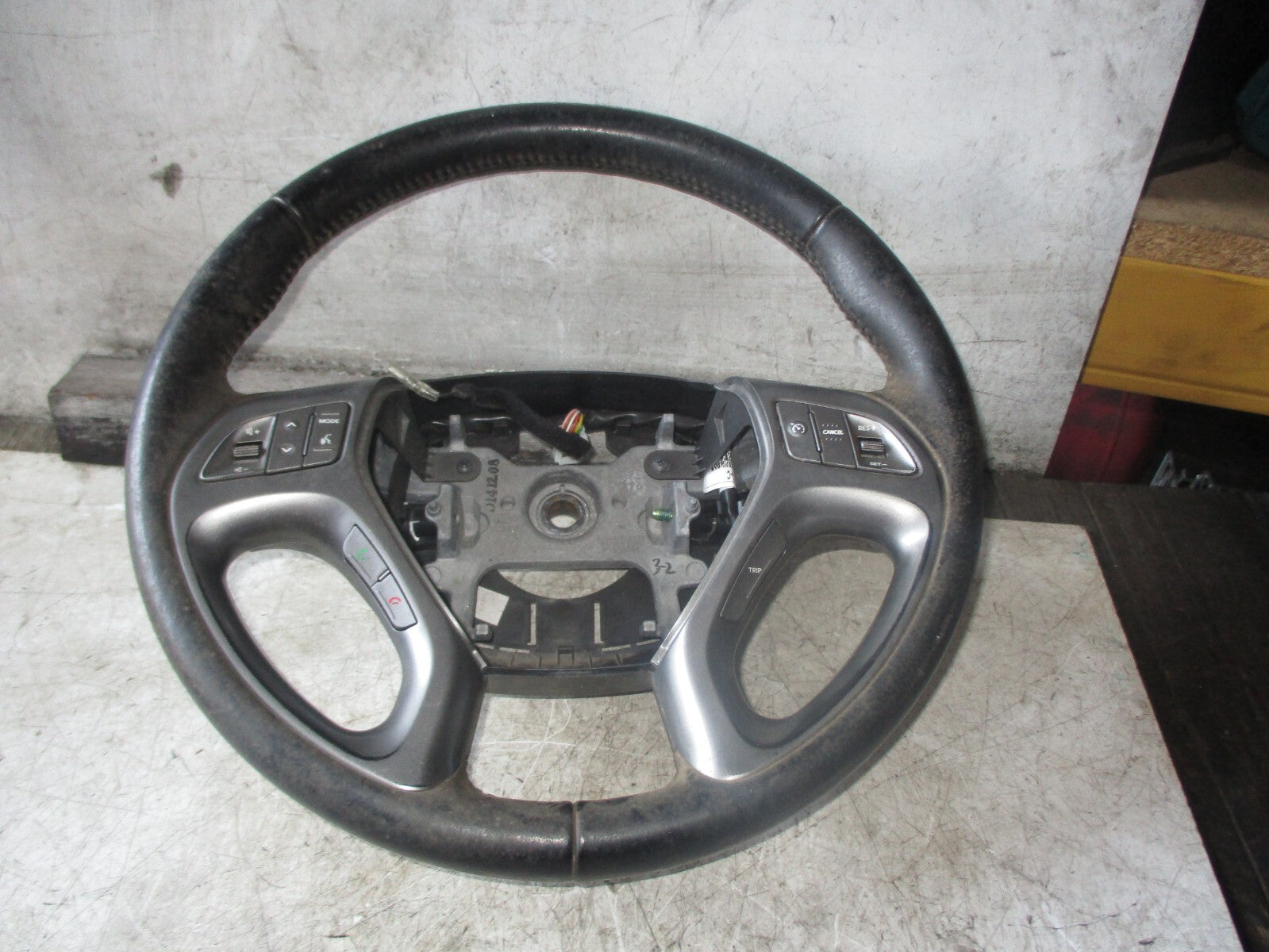 HYUNDAI IX35 2015 MULTIFUNCTION LEATHER STEERING WHEEL ONLY