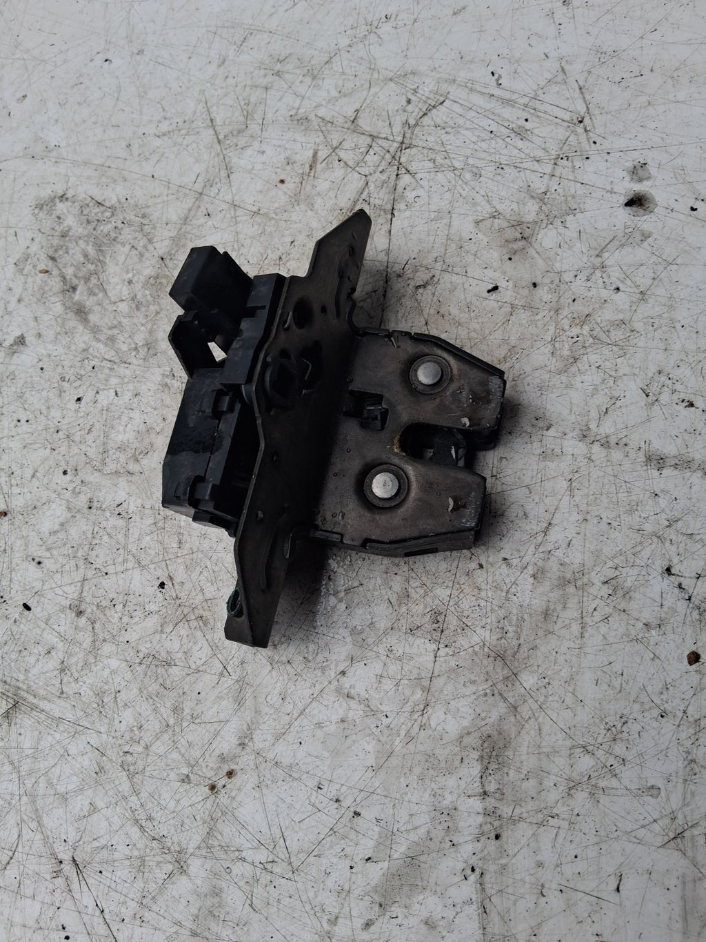 2013 VAUXHALL ASTRA J REAR BOOT TAILGATE LOCK MECHANISM 13587646