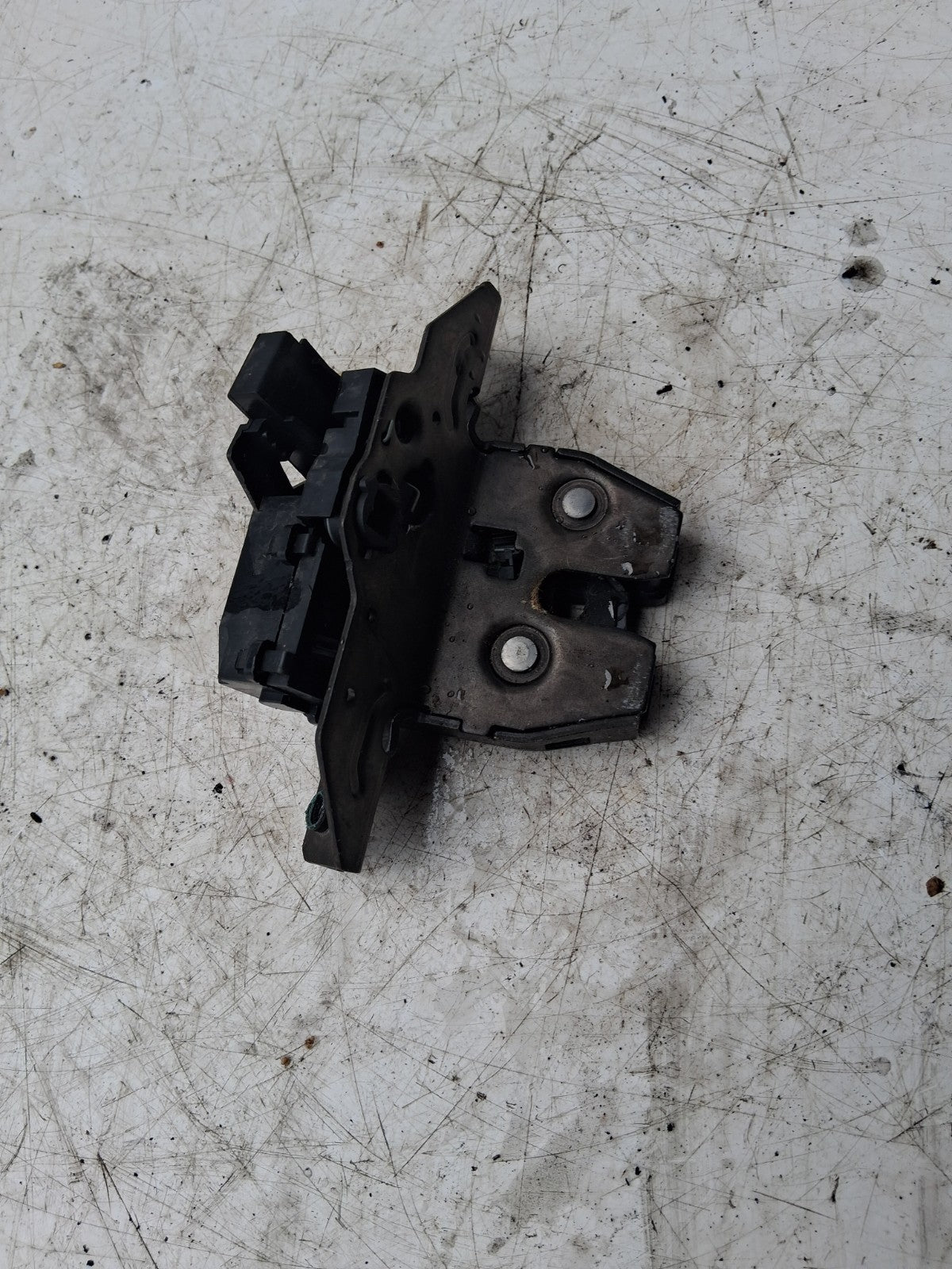 2013 VAUXHALL ASTRA J REAR BOOT TAILGATE LOCK MECHANISM 13587646