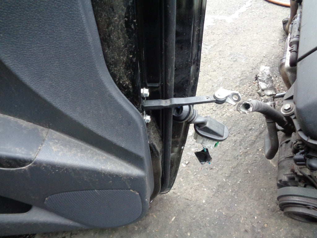 SUZUKI CELERIO 2018 NSF PASSENGER SIDE FRONT COMPLETE DOOR BLACK DAMAGED