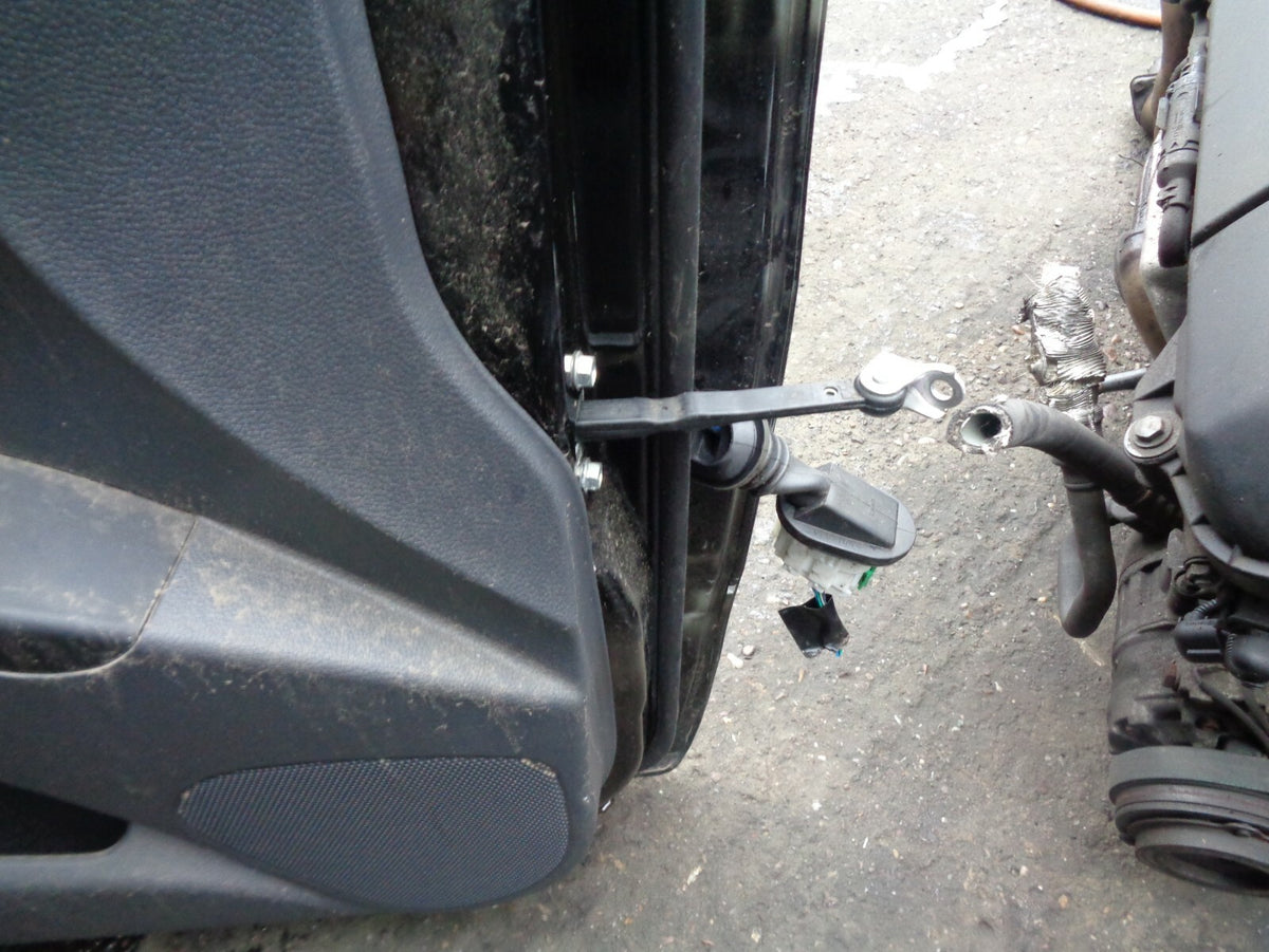 SUZUKI CELERIO 2018 NSF PASSENGER SIDE FRONT COMPLETE DOOR BLACK DAMAGED