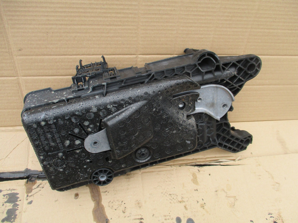 VW VOLKSWAGEN TIGUAN MK2 2023 BATTERY TRAY HOLDER 5QF915331C