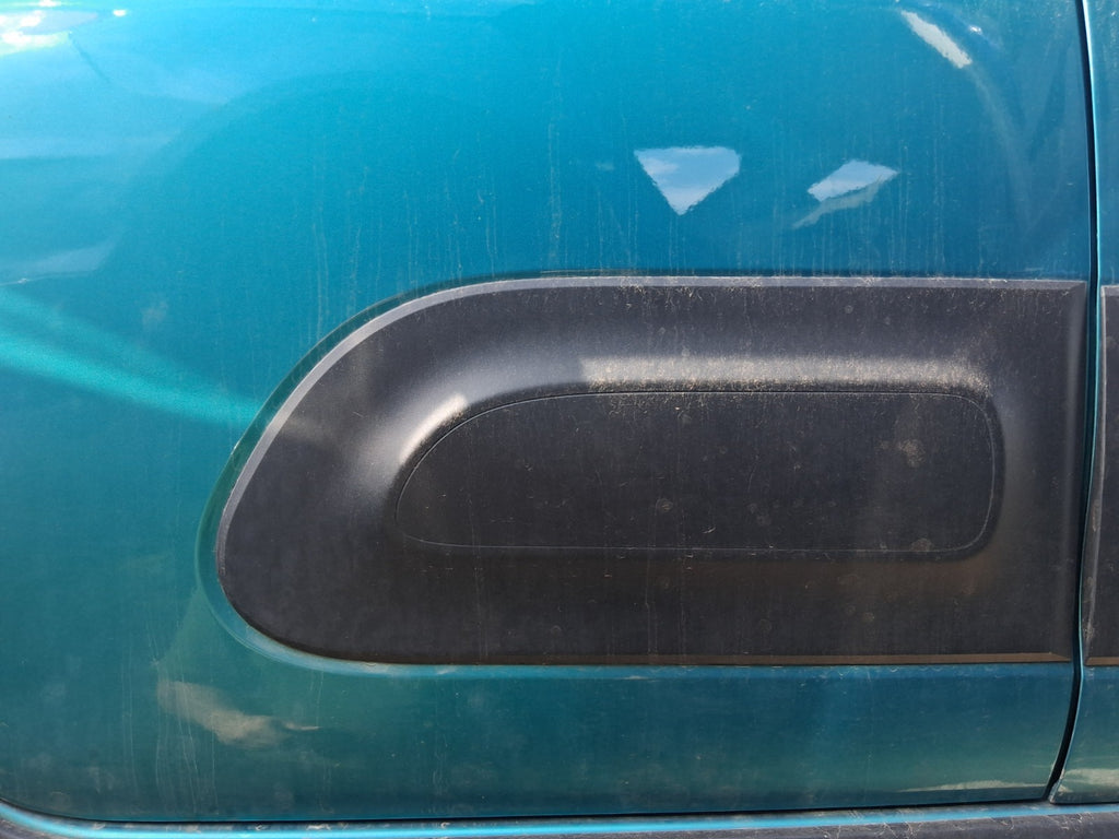 2023 CITREOEN C3 MK3 OSR DRIVER SIDE REAR BARE DOOR LOWER MOULDING TRIM