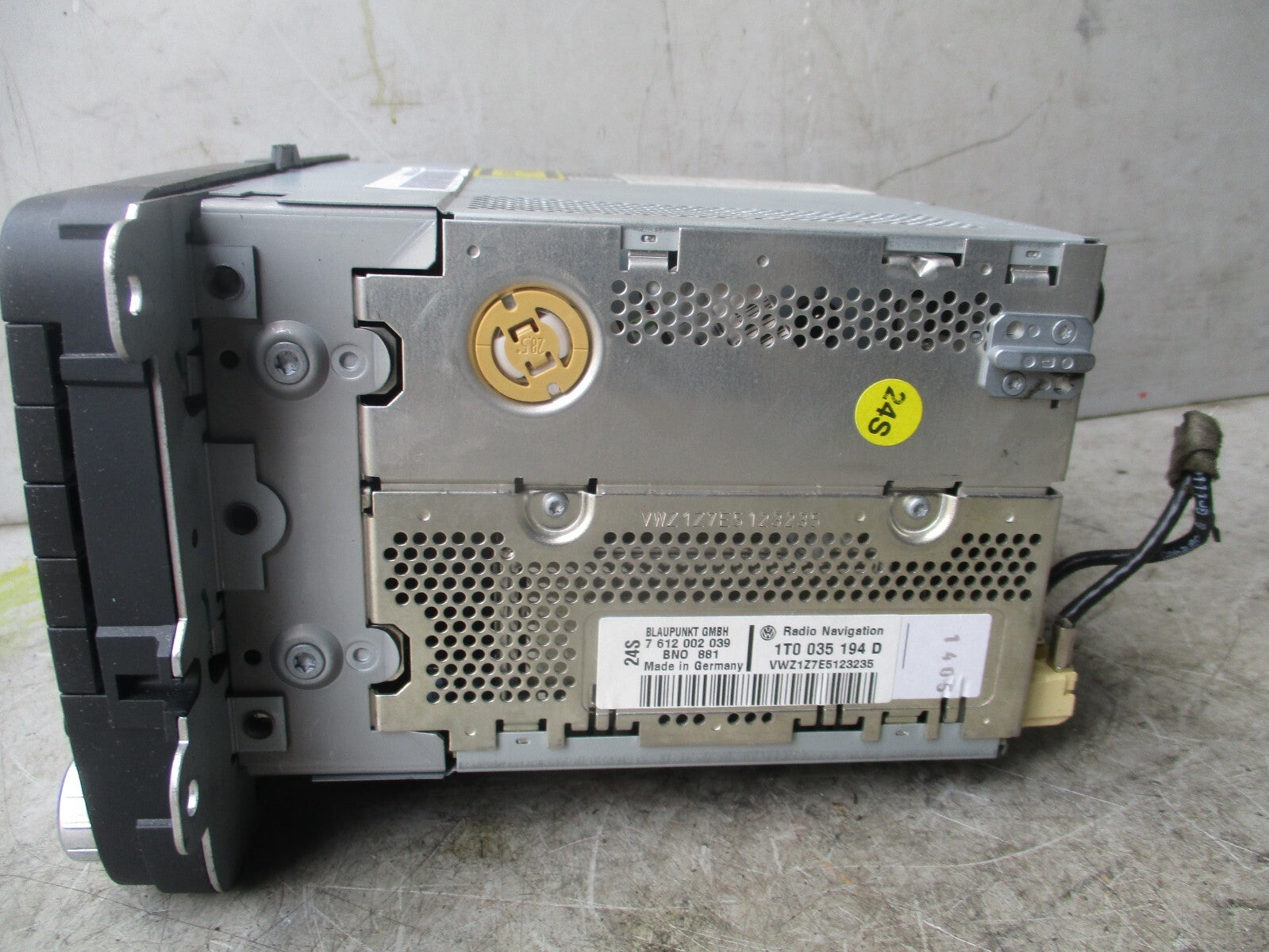 VOLKSWAGEN PASSAT 2006 RADIO CD GPS PLAYER HEAD UNIT 1T0035194D