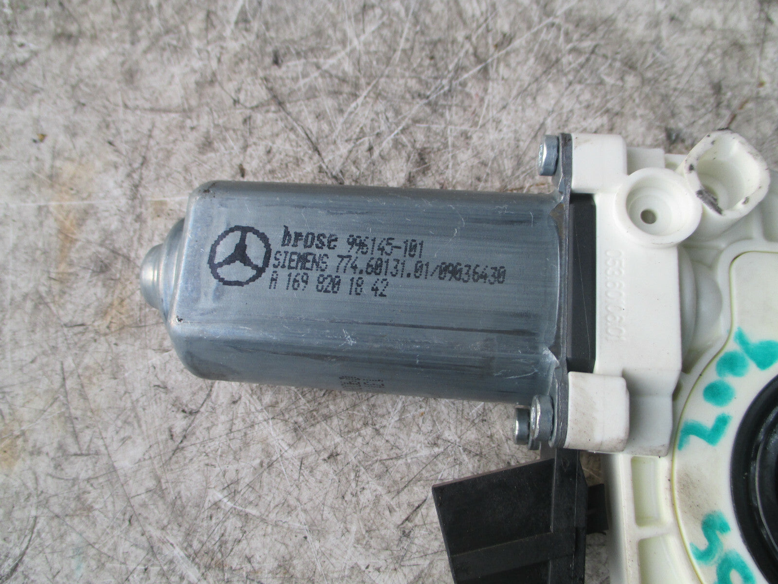 MERCEDES BENZ A CLASS W169 2006 OSF DRIVER FRONT DOOR WINDOW MOTOR A1698201842
